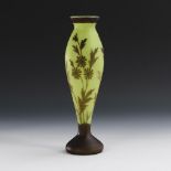 Jugendstil-Vase mit Nelkendekor. Lötz.