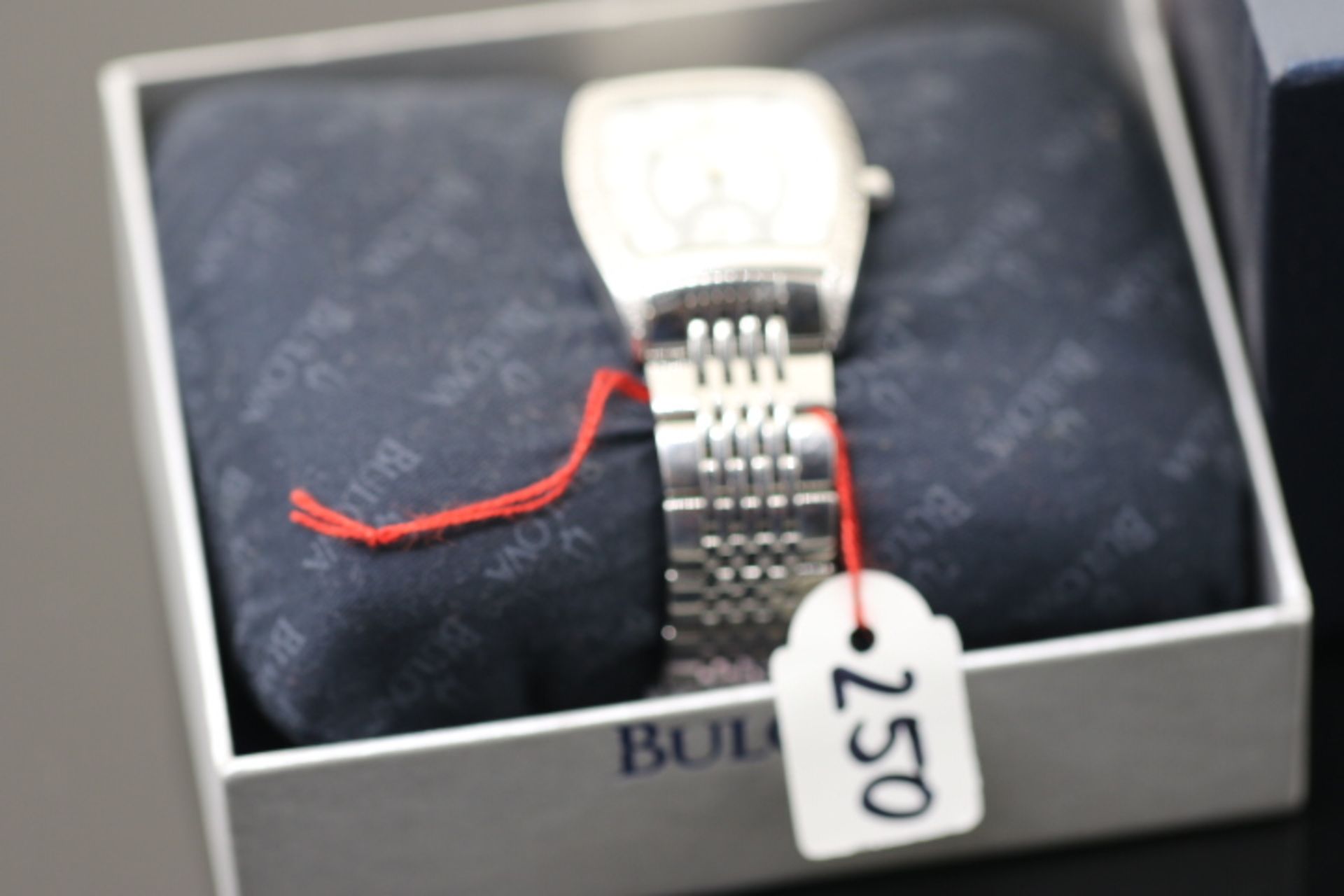 Bulova Armbanduhr mit Brillanten - Bild 6 aus 7