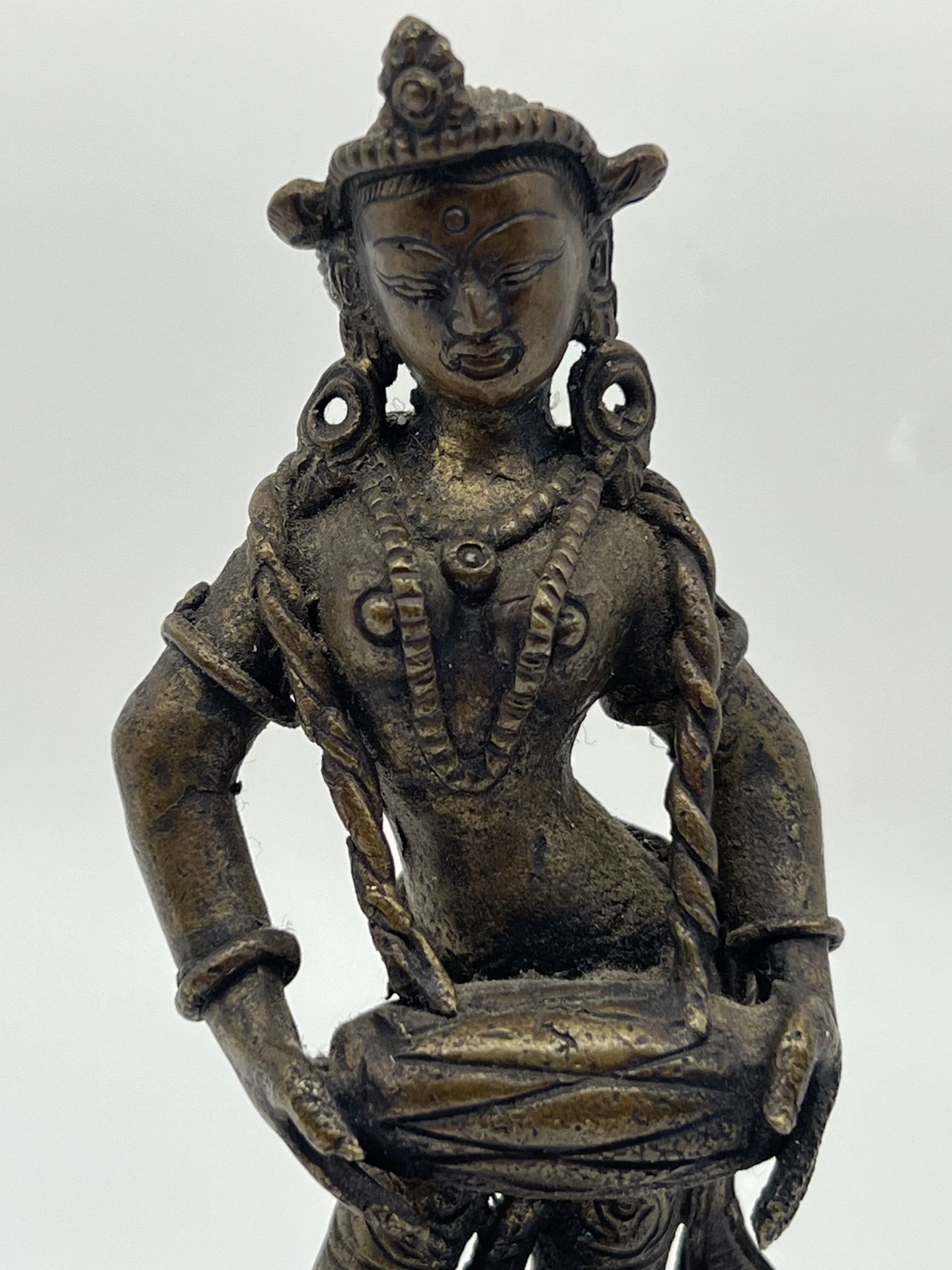 Anmutige Bronzefigur - Image 2 of 5