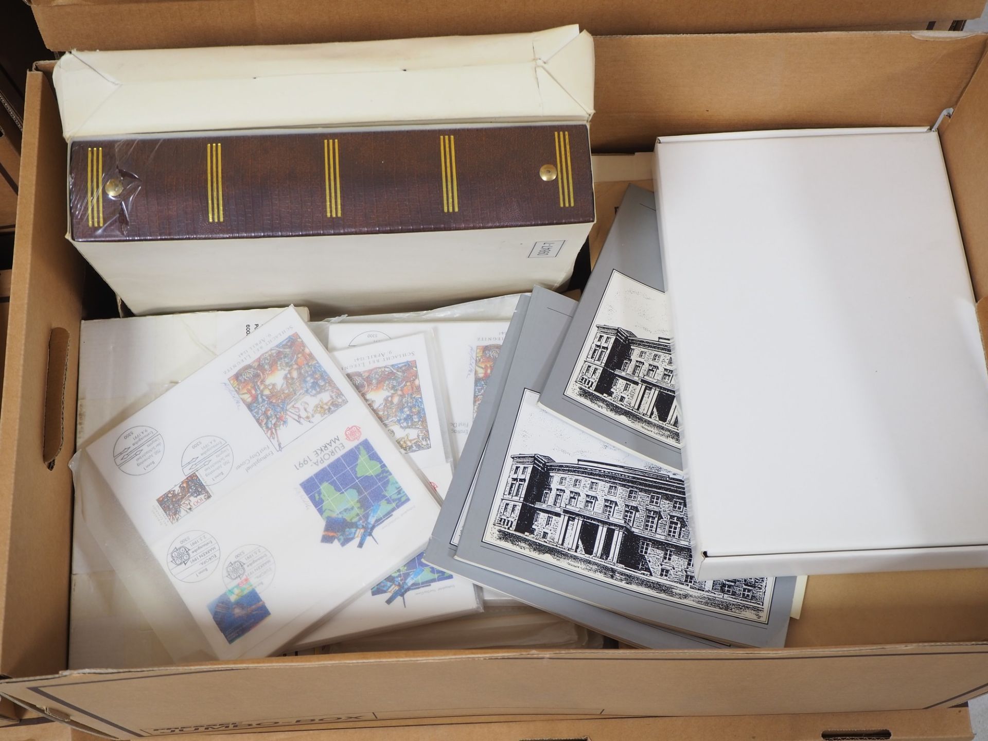 Huge assortment of stamps, plus numismatic sheets with commemorative coins, 18 full moving boxes - Image 14 of 24