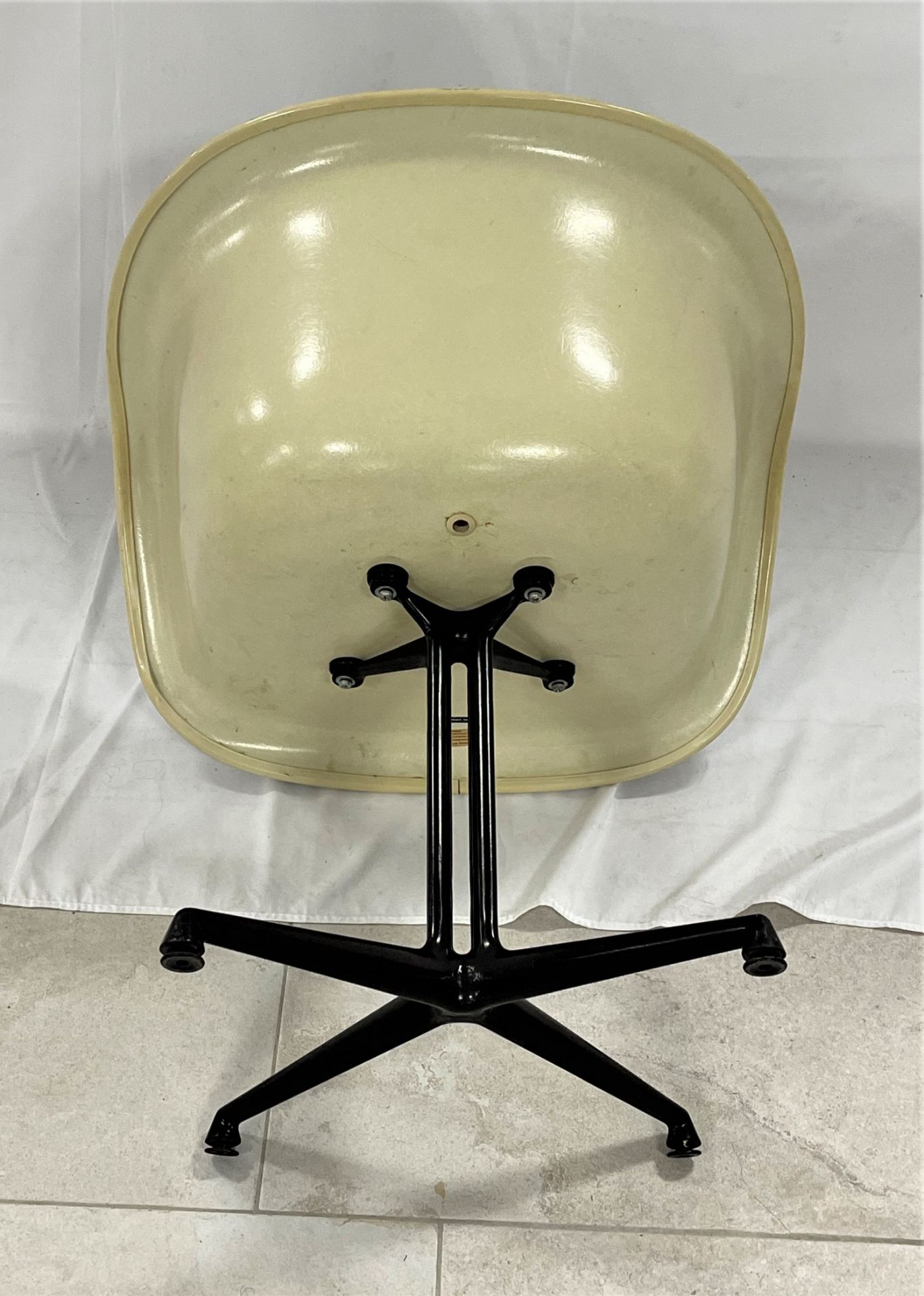 Charles Eames (1907-1978), five armchair "La Fonda", 1961 - Image 4 of 5