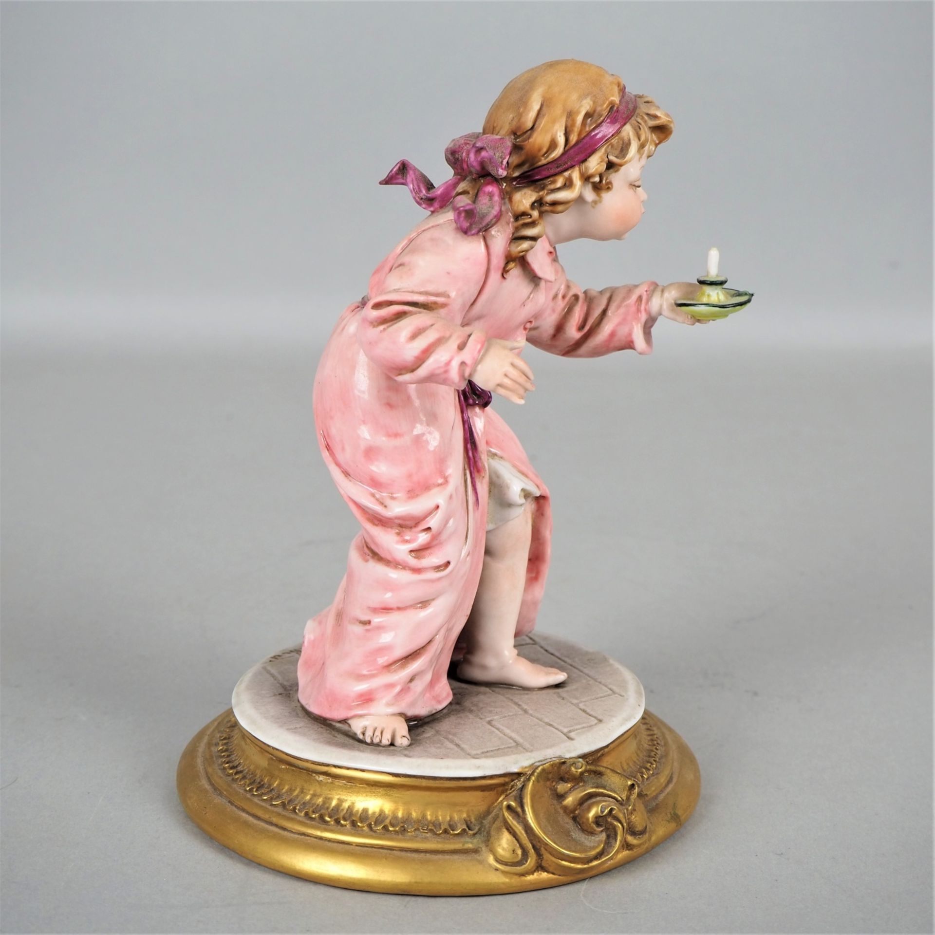 Capodimonte, Porzellanfigur "Mädchen mit Kerze", 20. Jh. - Bild 3 aus 5