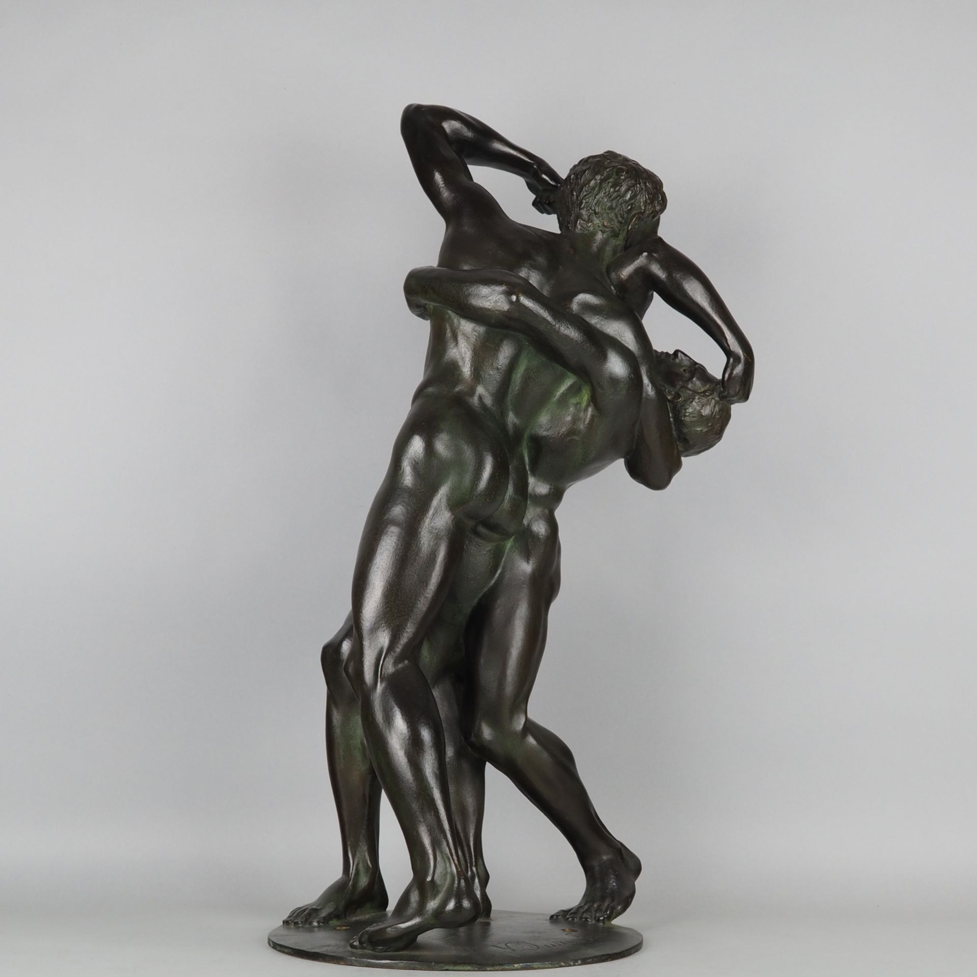 Imposing figure group of fighting male nudes made of bronze by Wilhelm Julius Frick beginning 20th  - Image 3 of 5