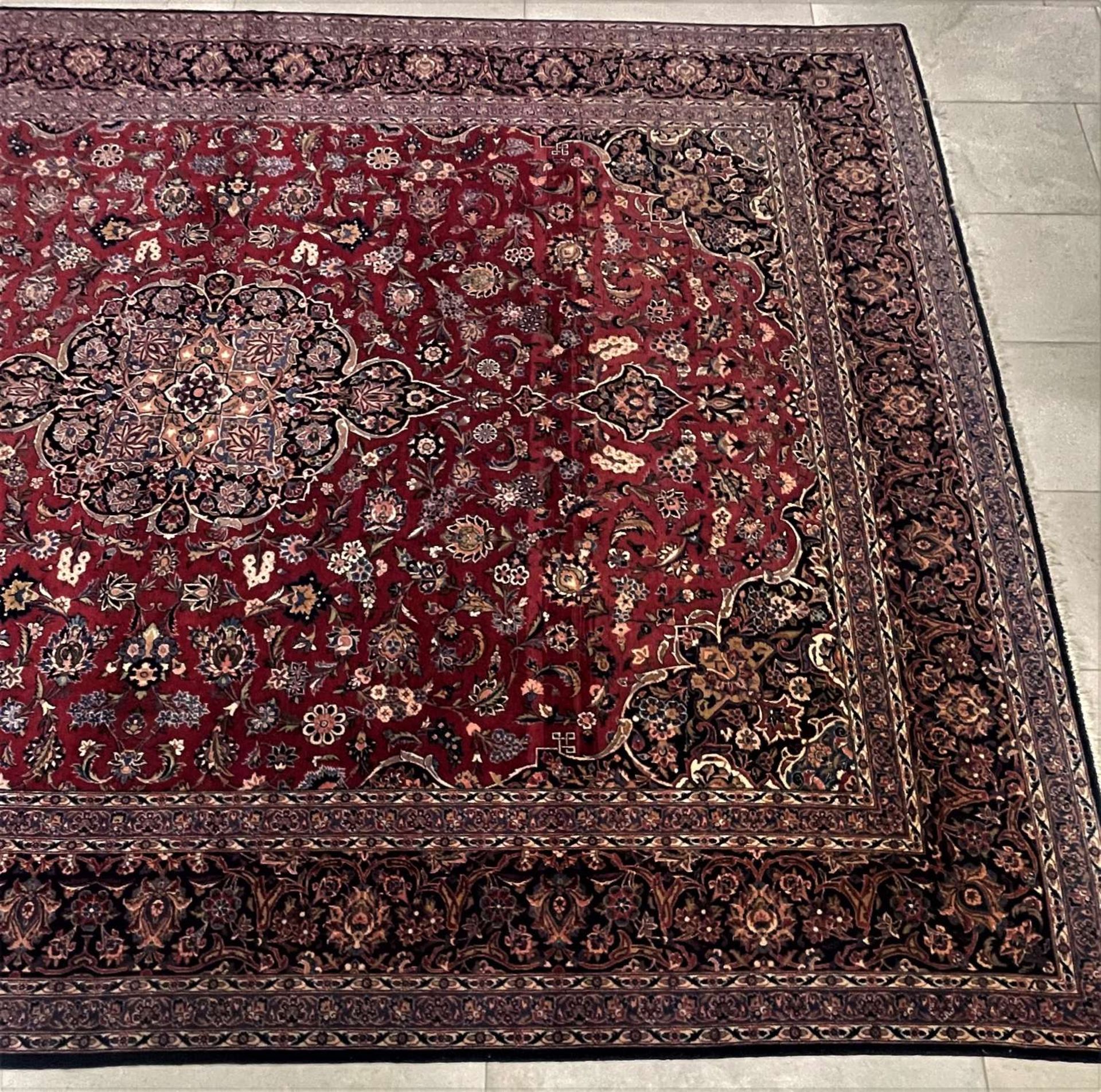 Persian carpet 270 x 370 cm, mid-20th century. - Image 3 of 5