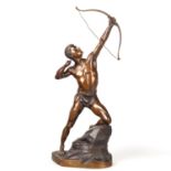 Athletischer Halbakt eines Bogenschützen von Nikolaus Wendelin Schmidt, Bronze Anf. 20.Jhd.