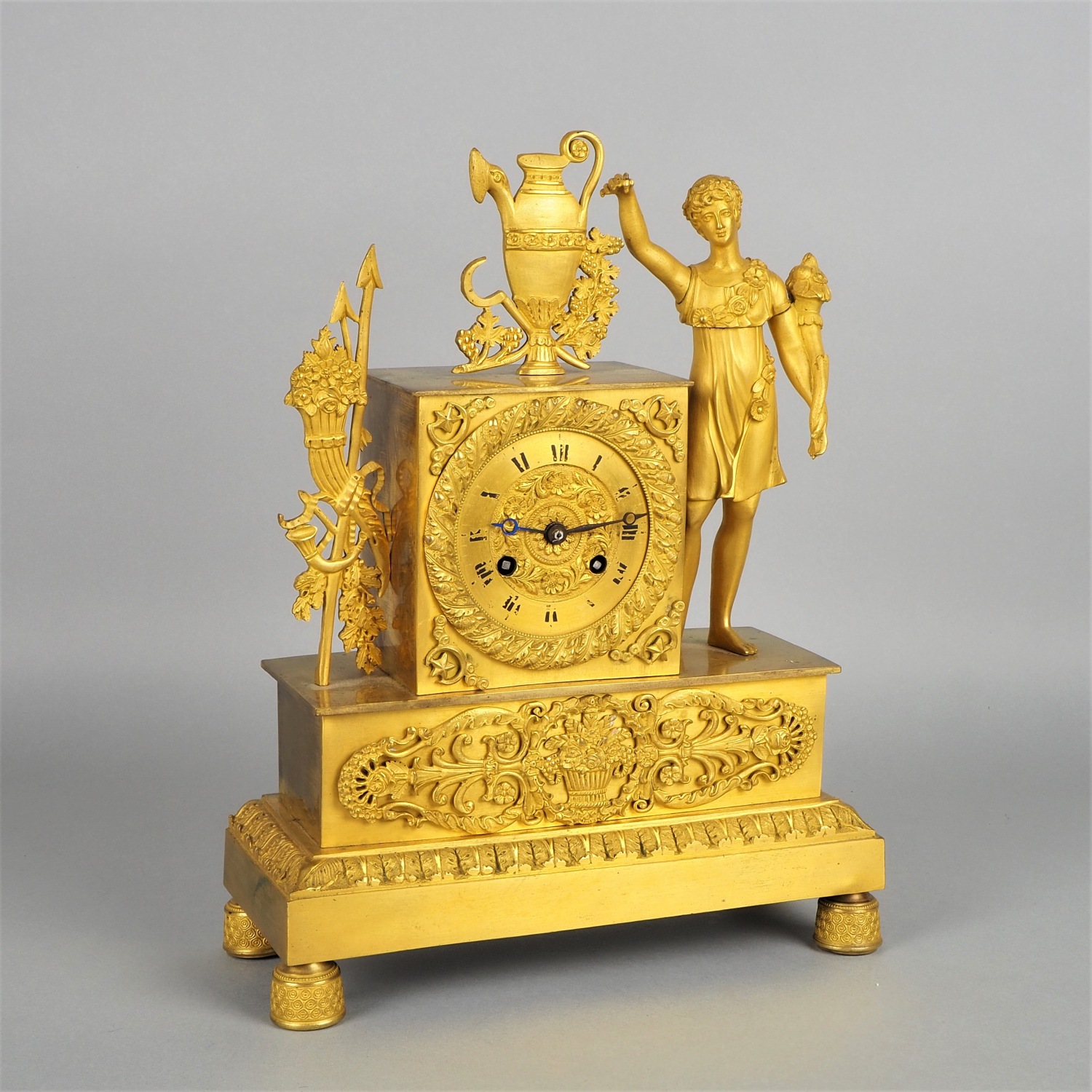 Classicist mantel clock, France around 1800