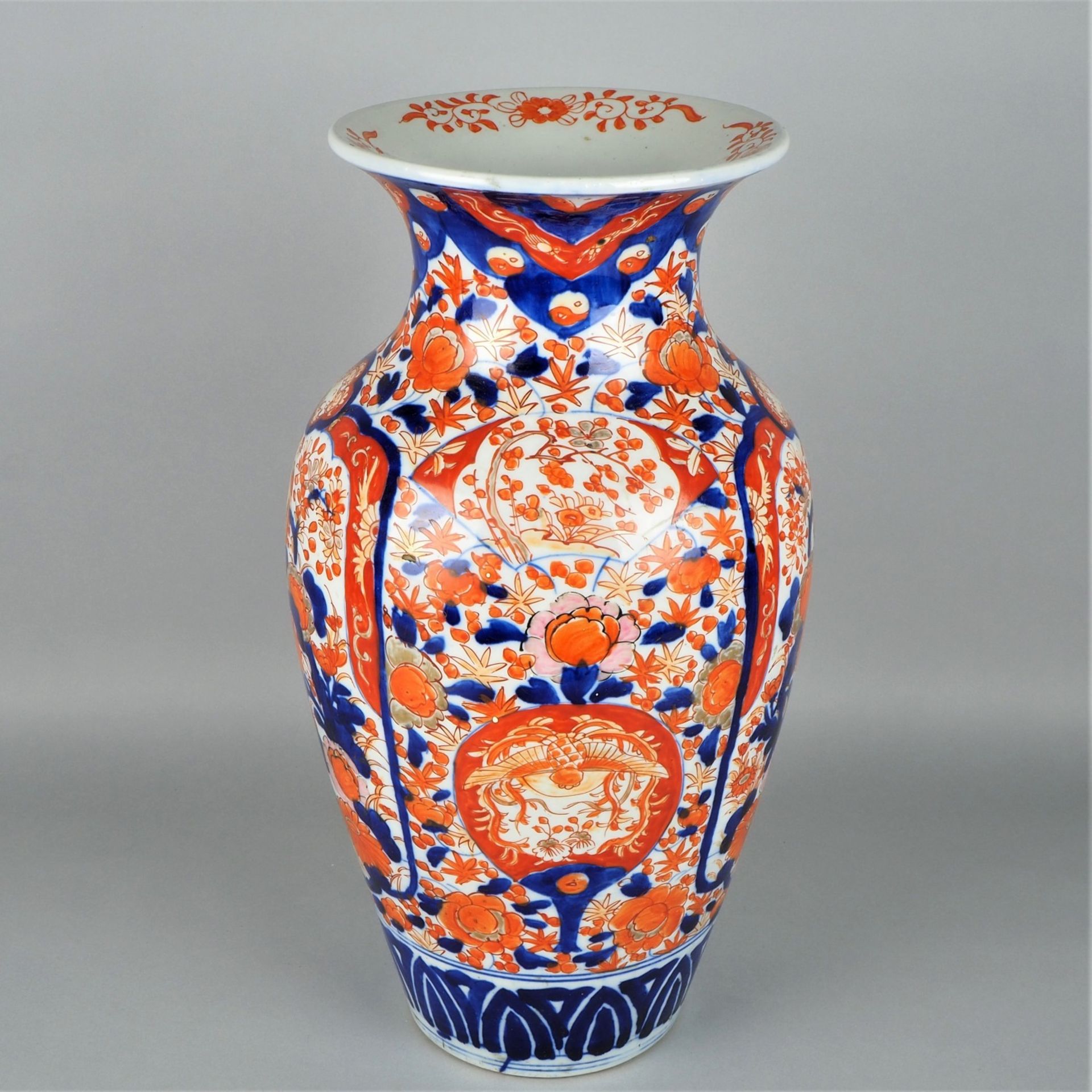 Große Imari - Vase, Japan 18./19. Jh. - Bild 2 aus 5