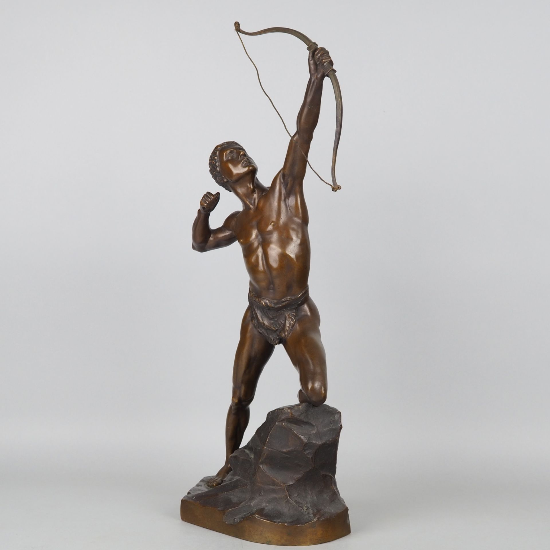 Athletic semi-nude of an archer by Nikolaus Wendelin Schmidt, bronze early 20th century. - Image 2 of 7