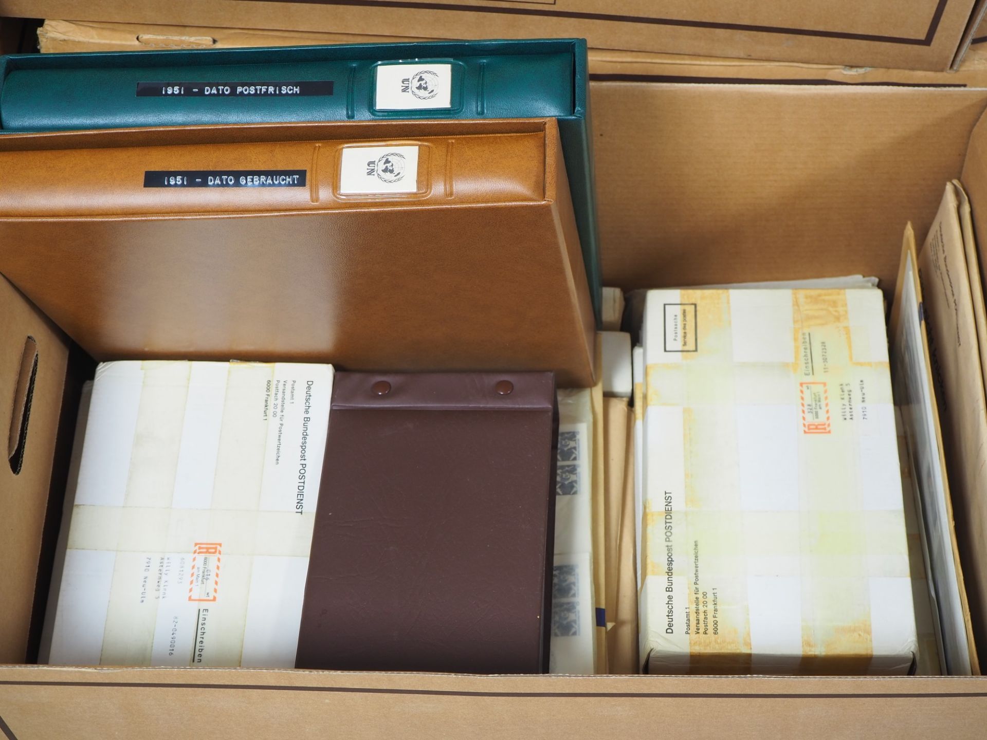 Huge assortment of stamps, plus numismatic sheets with commemorative coins, 18 full moving boxes - Image 9 of 24