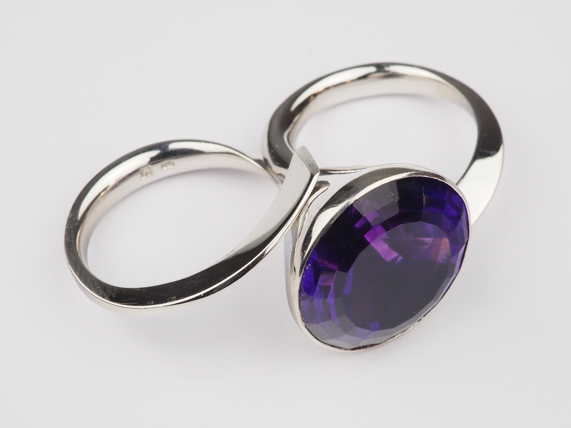 Ehinger-Schwarz platinum double ring with amethyst