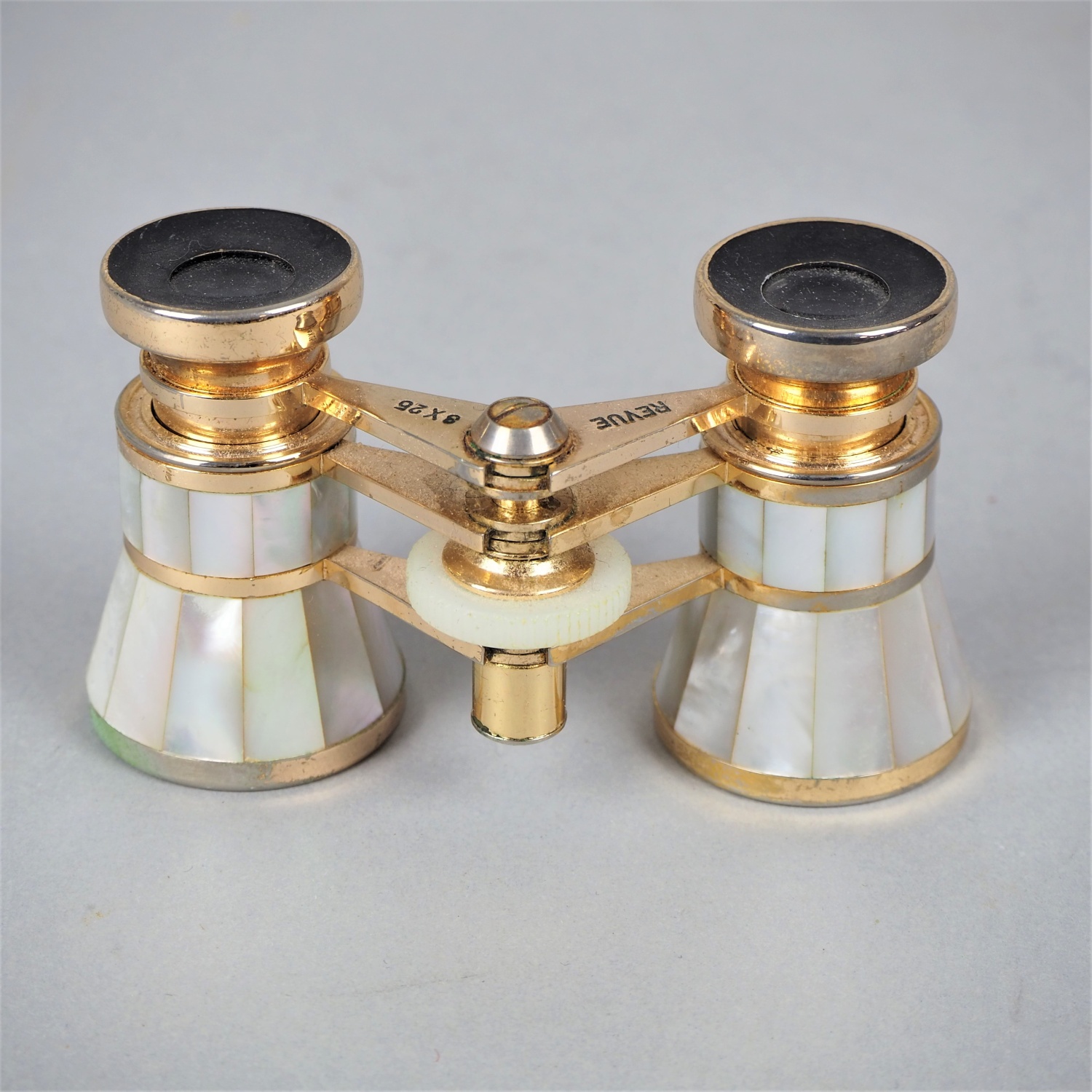 Two opera glasses with mother-of-pearl inlays, early 20th c. - Image 5 of 7