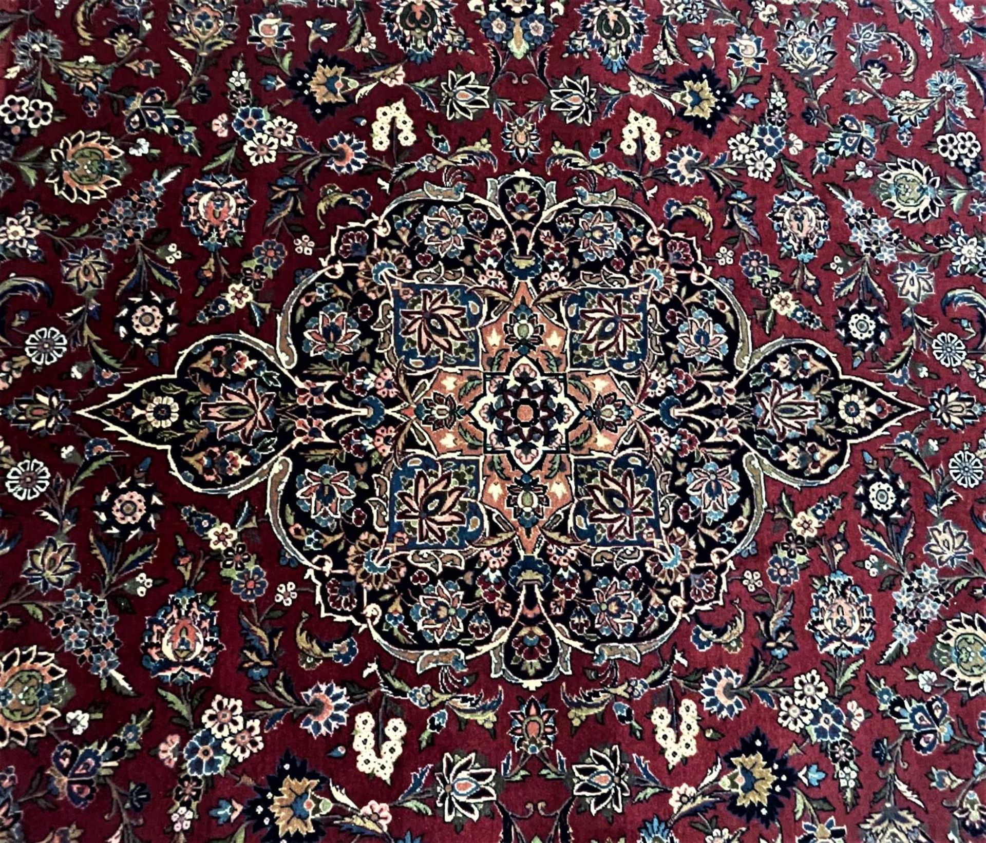 Persian carpet 270 x 370 cm, mid-20th century. - Image 4 of 5