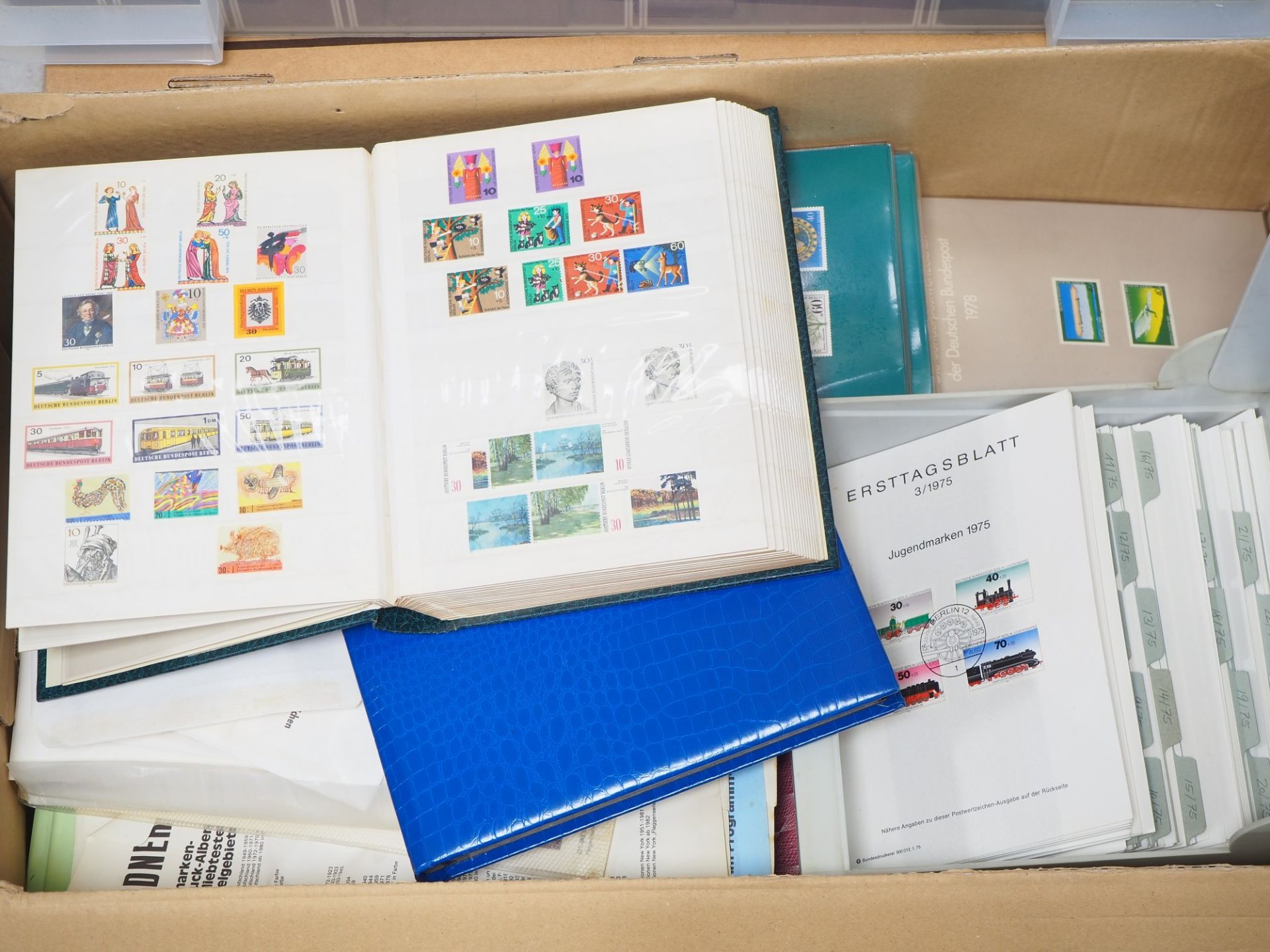 Huge assortment of stamps, plus numismatic sheets with commemorative coins, 18 full moving boxes - Image 5 of 24