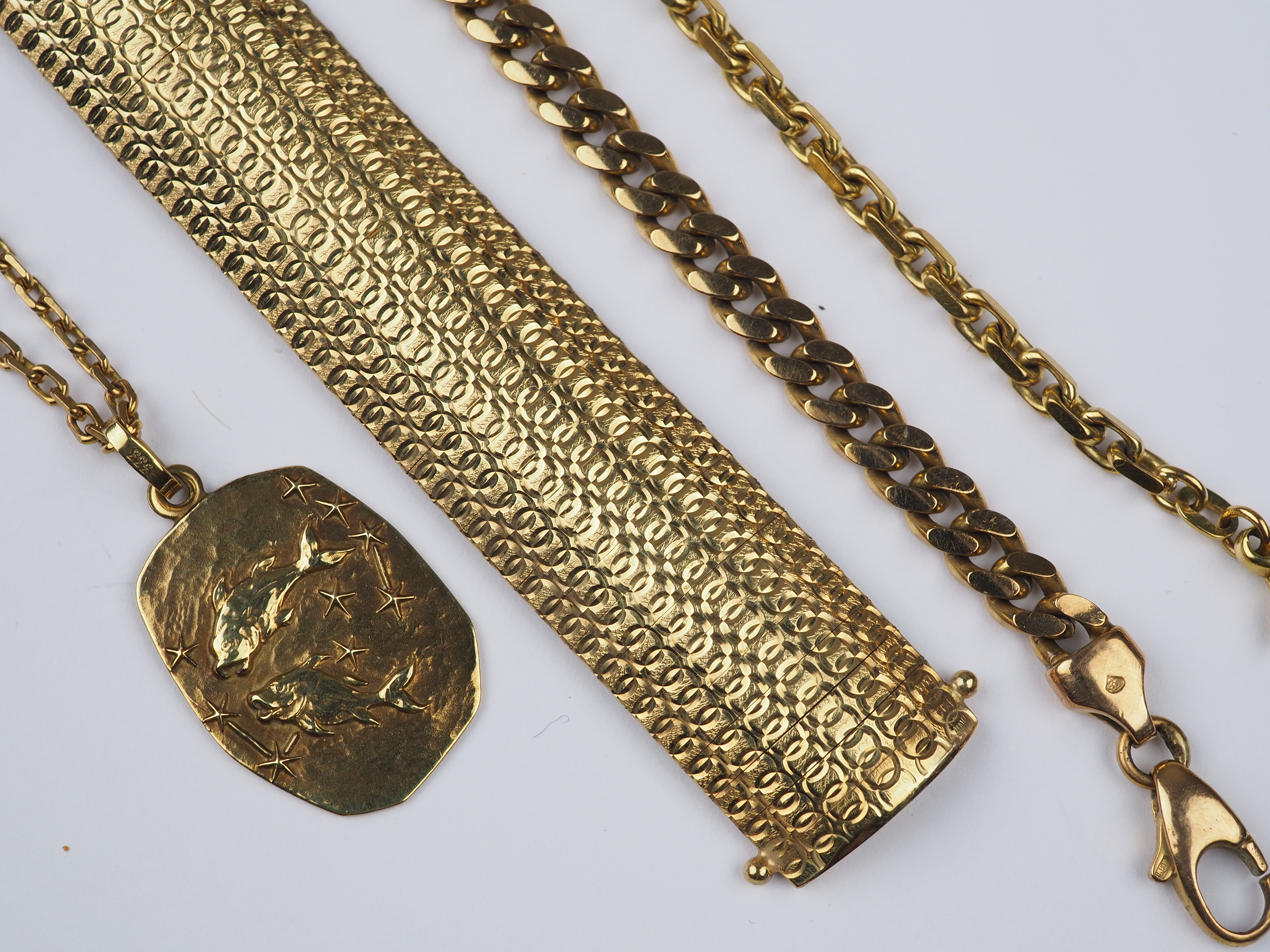 Convolute 8K gold chains & bracelets