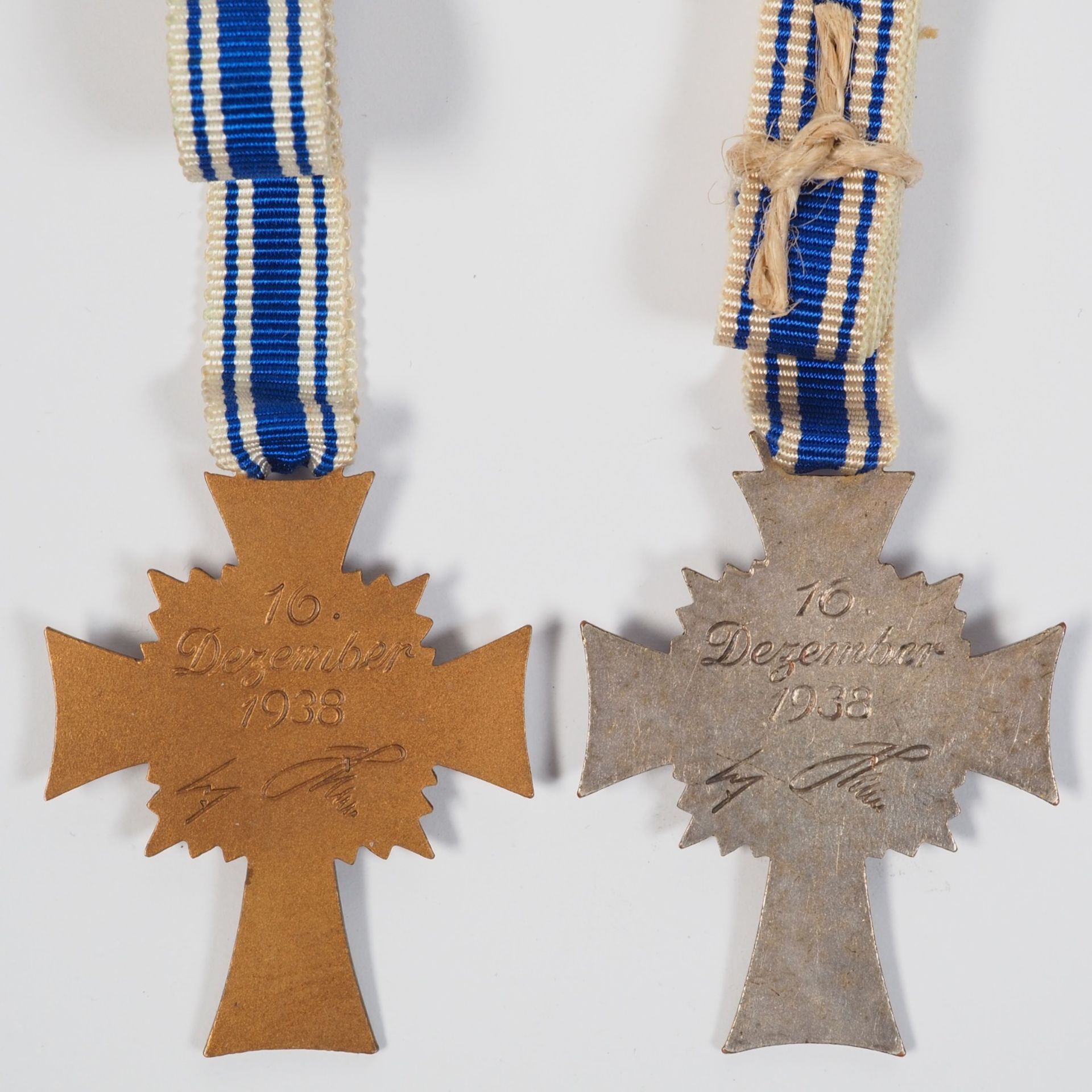 2x Cross of Honor of the German Mother - Mother's Cross in bronze and silver - Image 2 of 2