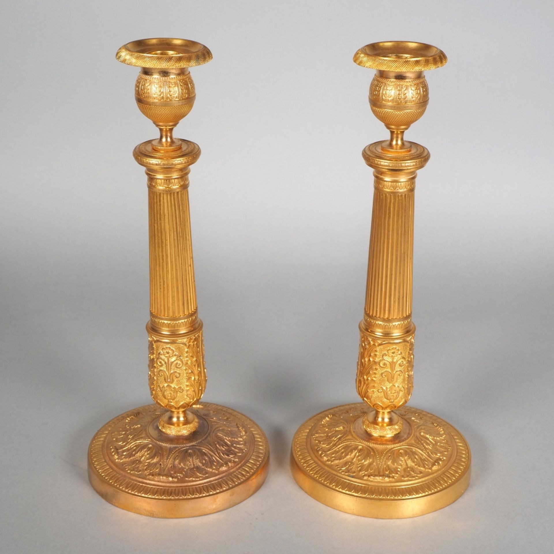 Paar feuervergoldete Empire Kerzenleuchter um 1800