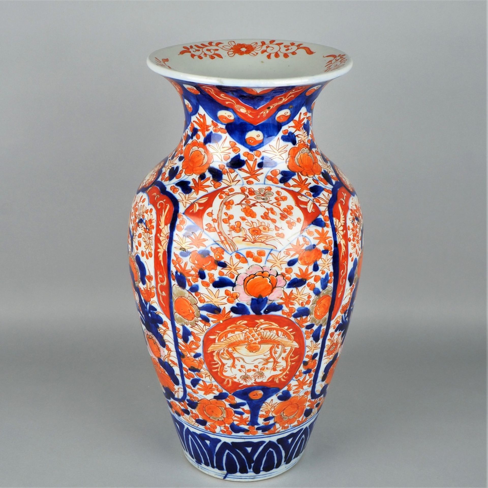 Large Imari vase, Japan 18th/19th c. - Image 2 of 5
