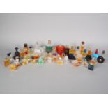 Mixed lot of mini perfume bottles, various levels, 20th century.