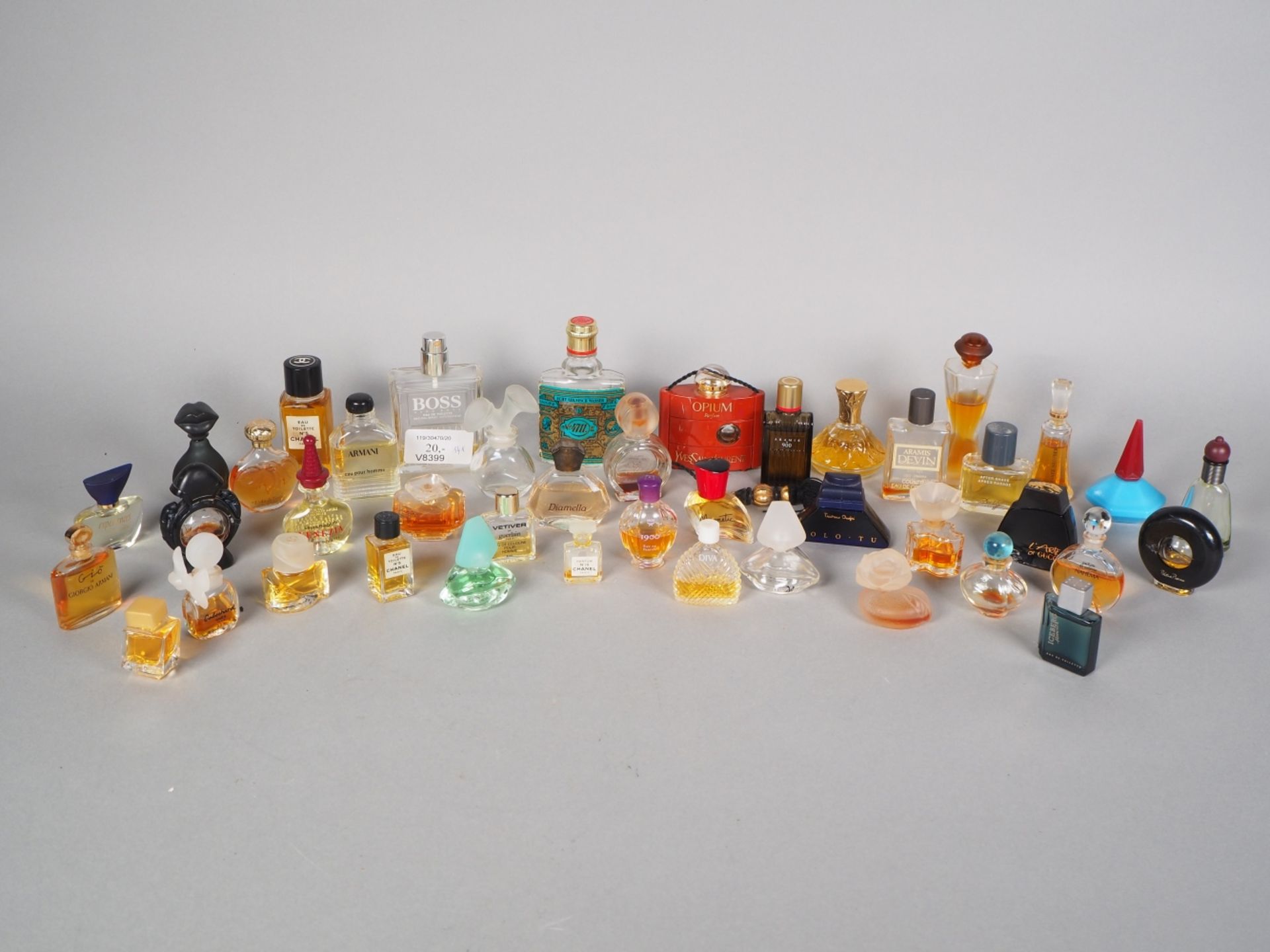 Mixed lot of mini perfume bottles, various levels, 20th century.