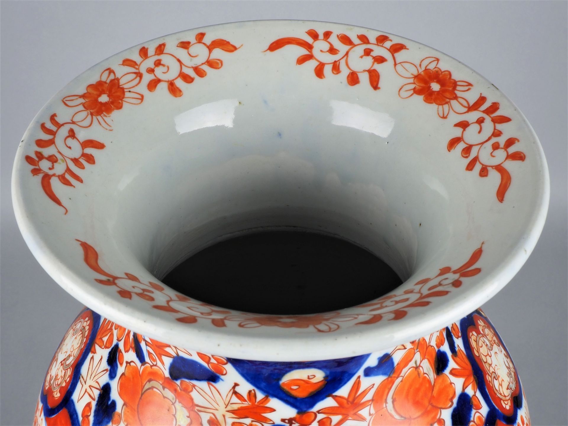 Large Imari vase, Japan 18th/19th c. - Image 4 of 5