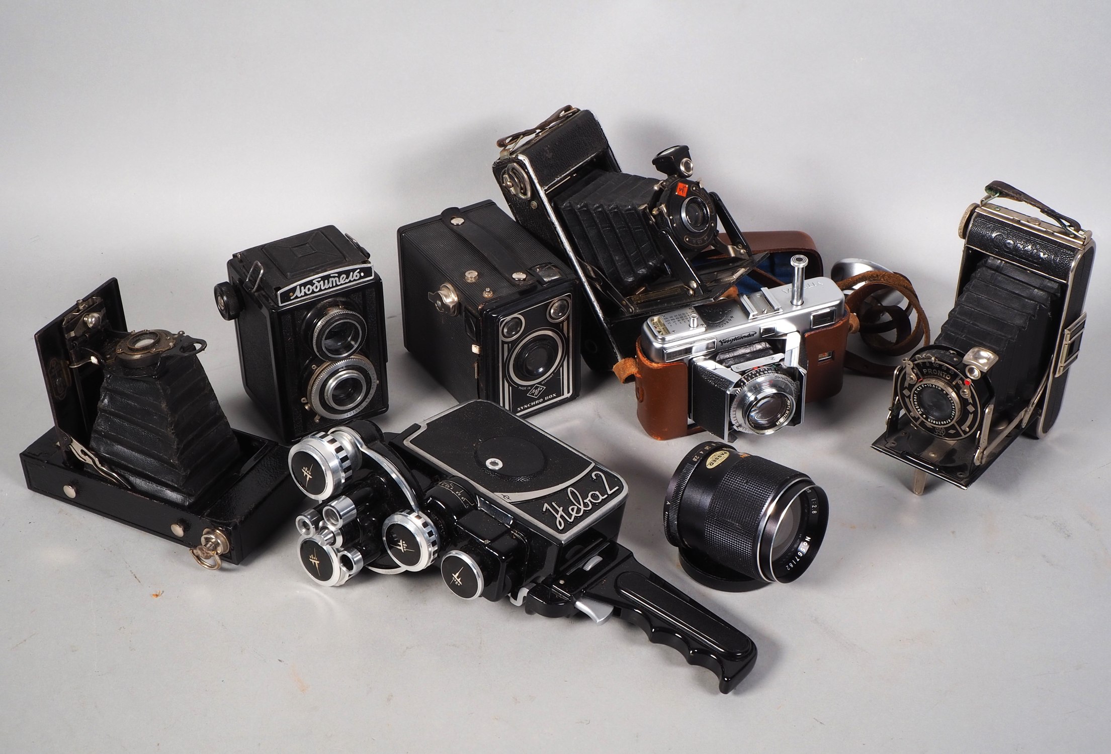 Mixed lot of old cameras / cameras and lenses, 8 pieces, 20th century