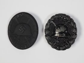 Zwei Verwundetenabzeichen in Schwarz 1918 & 1939