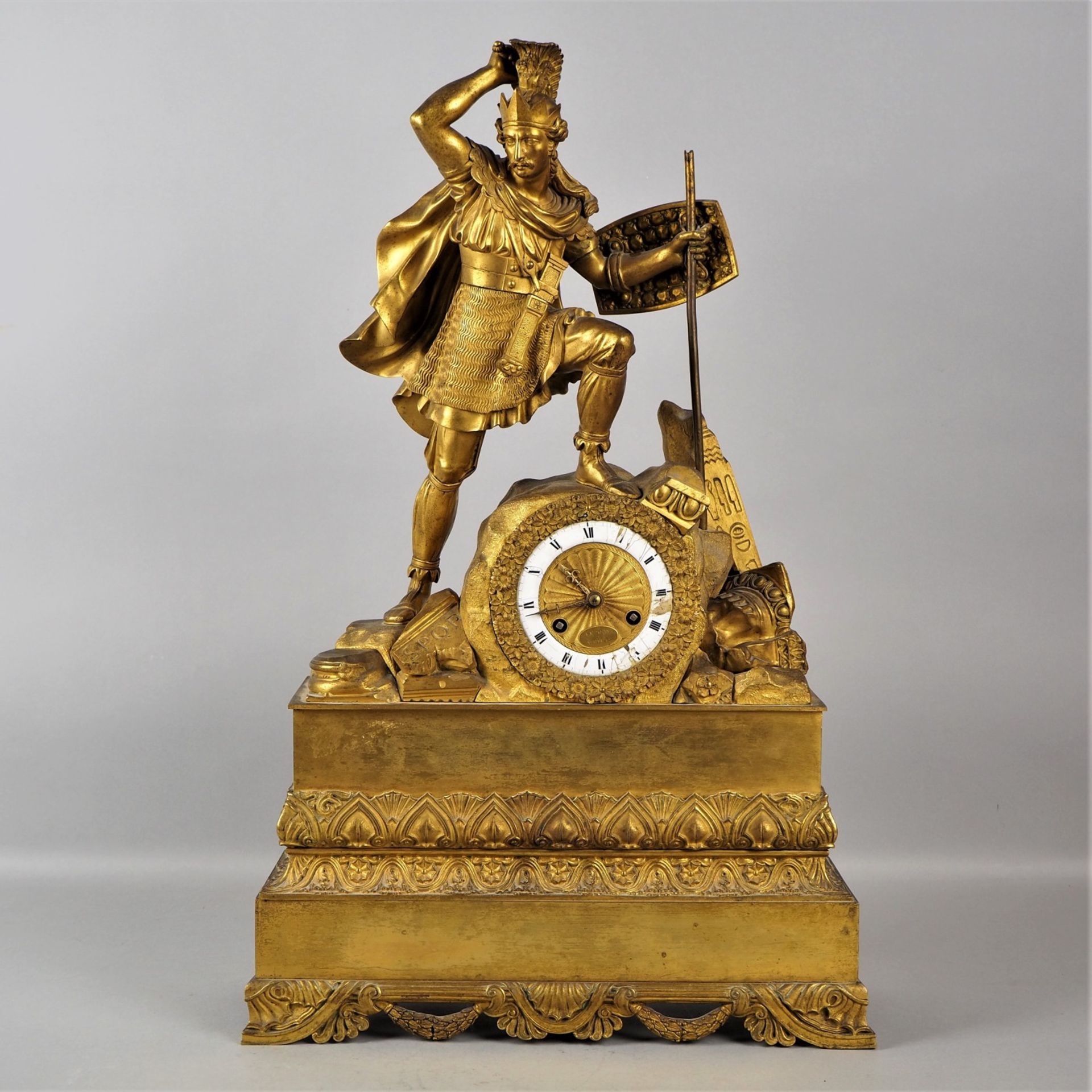 Große Empire-Figurenpendule mit römischem Krieger, Frankreich um 1810