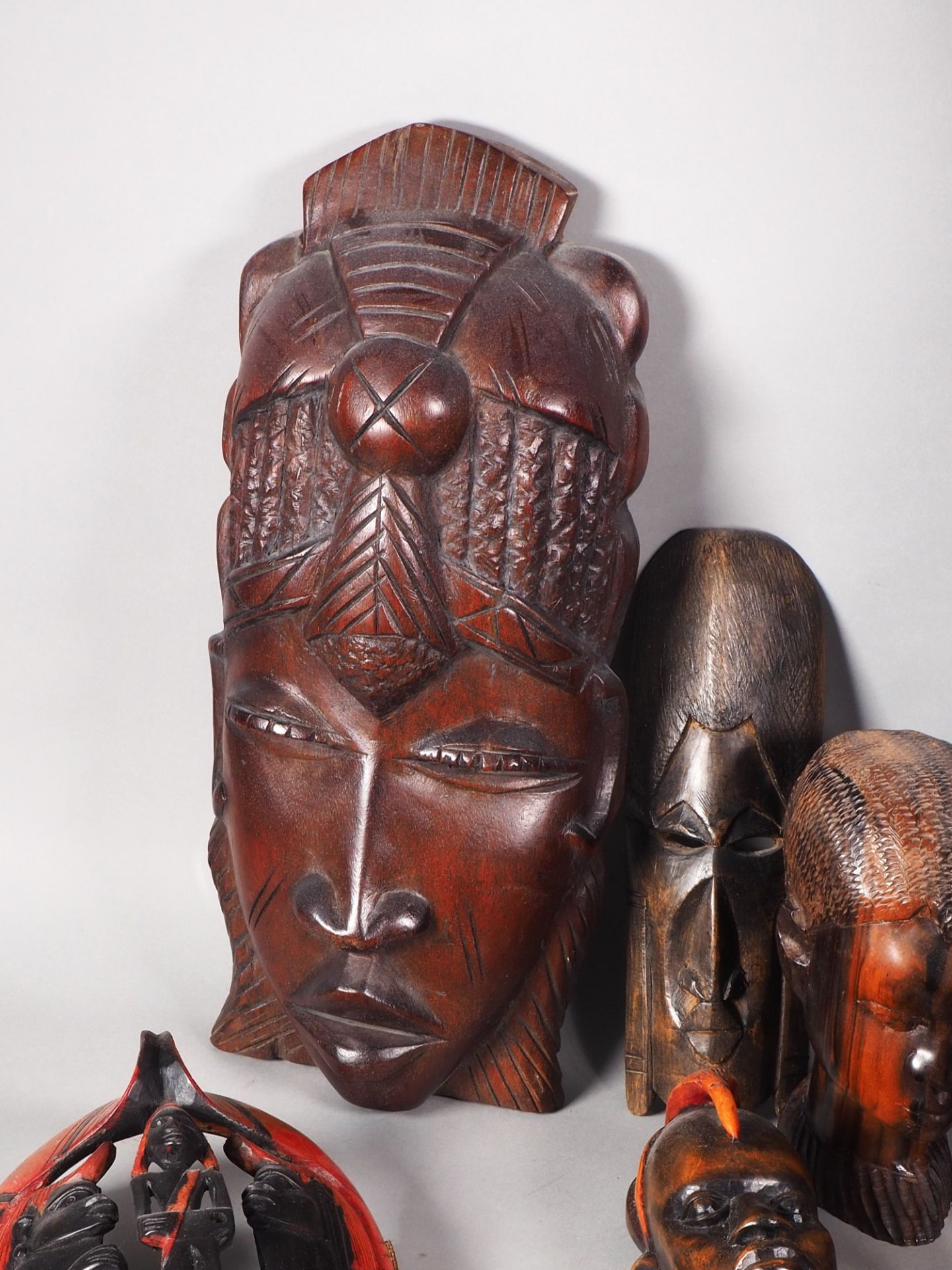 Konvolut Afrikanische Holzkunst, Mitte 20. Jh. - Bild 2 aus 2