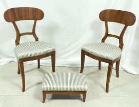 2 Biedermeier shovel chairs and footrest, around 1820