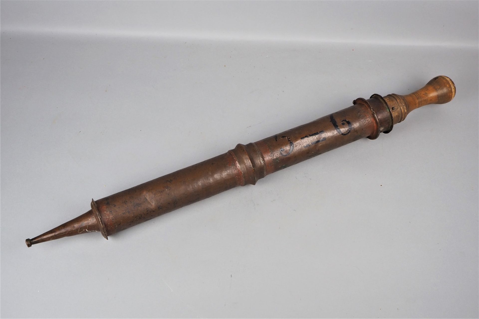 Domestic copper fire extinguisher, around 1800. - Image 2 of 3