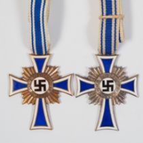 2x Ehrenkreuz der Deutschen Mutter - Mutterkreuz in Bronze und Silber