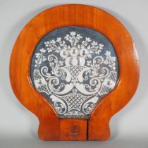 Shell-shaped decorative mirror around 1770