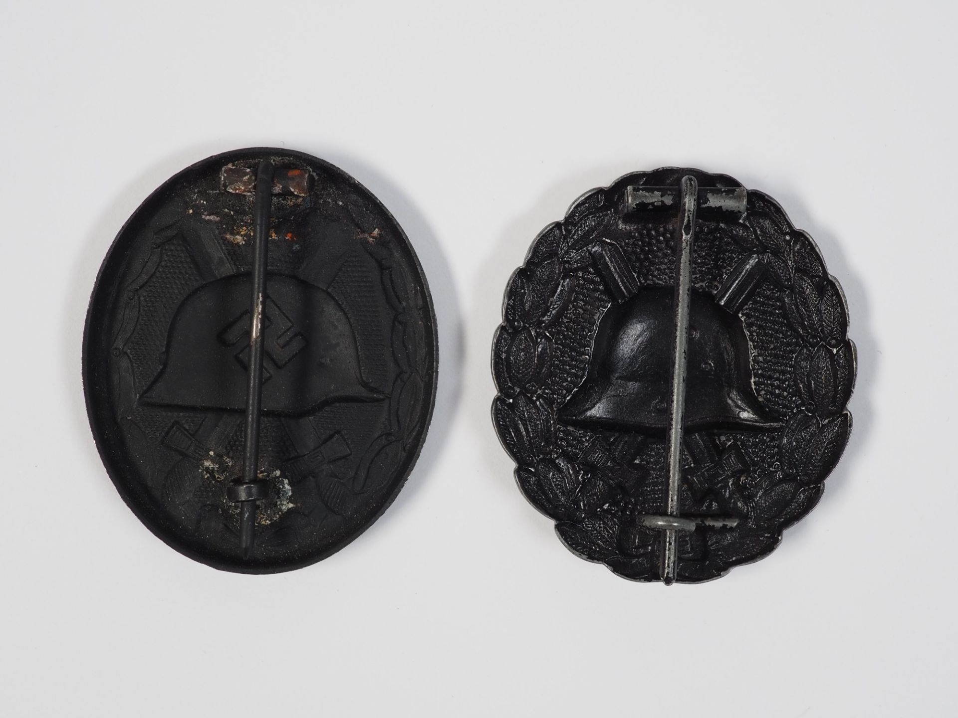 Two wounded badges in black 1918 & 1939 - Image 2 of 2