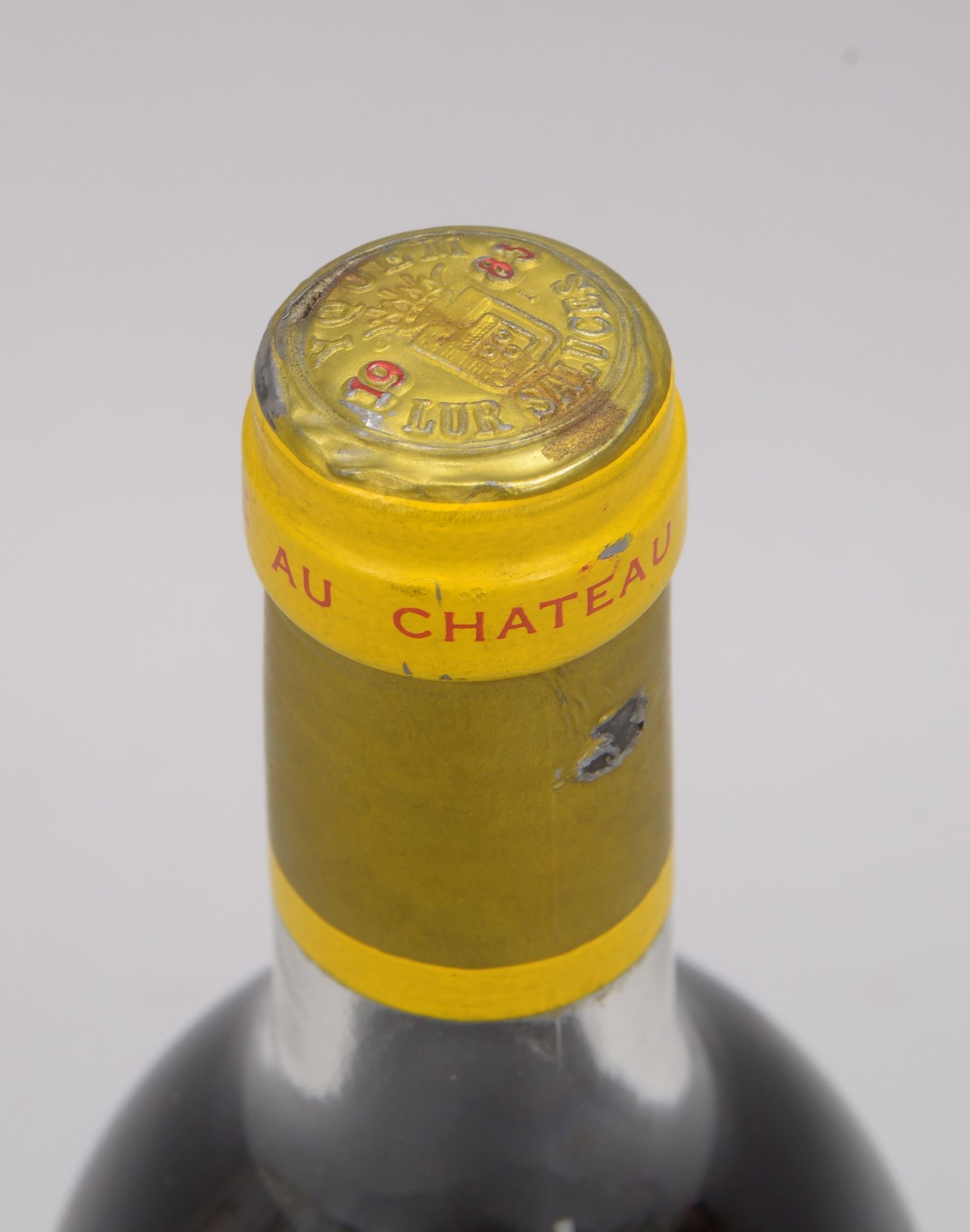 Ch&acirc;teau d&#039;Yquem (Sauternes) Lur-Saluces, 1983, 0,75 l, F&uuml;llstand &#039;Upper Shoulde - Image 2 of 2