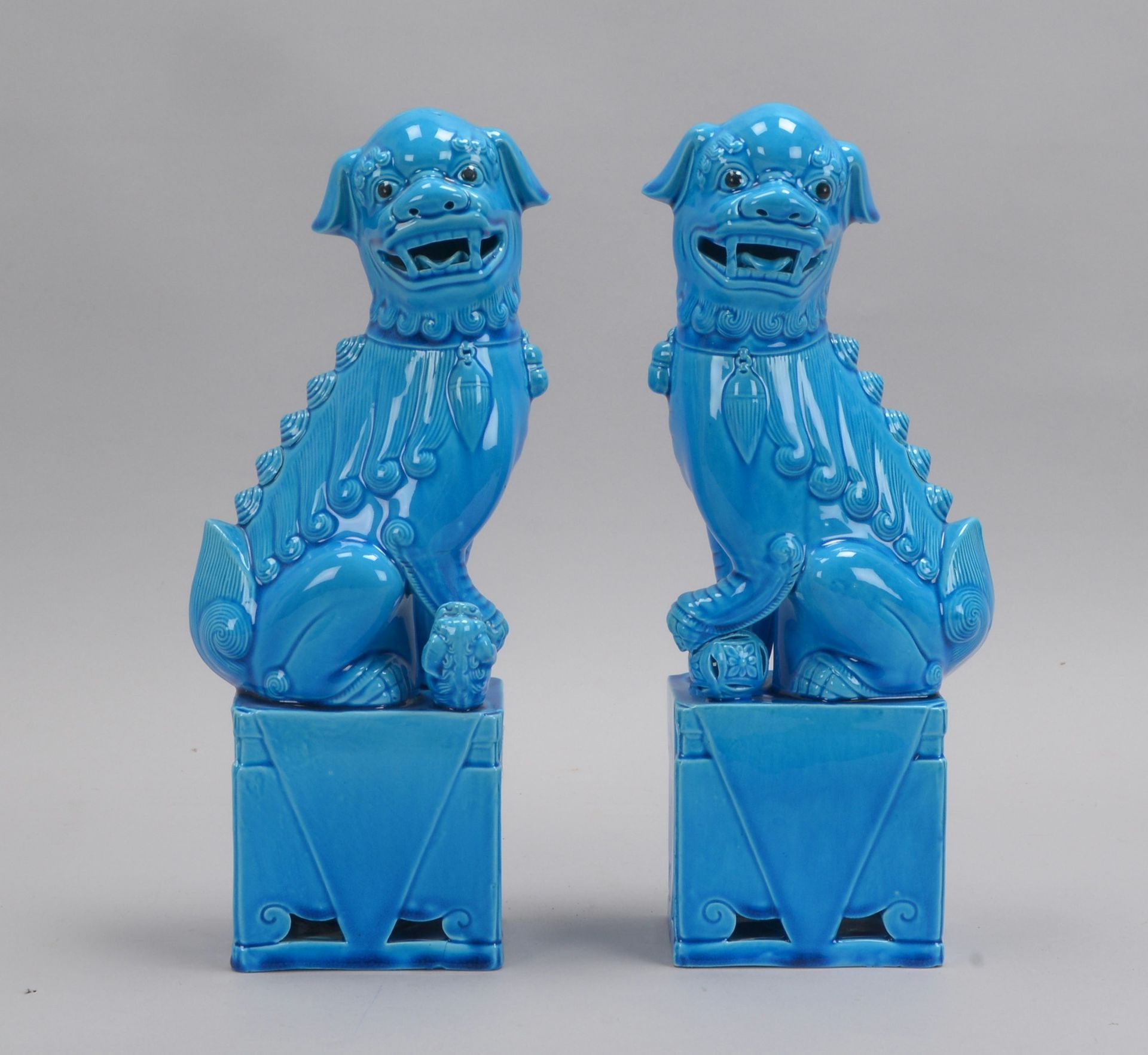 Paar Keramikfiguren (China), &#039;Fu-Hund-P&auml;rchen&#039;, Figuren mit blauer &Uuml;berglasur