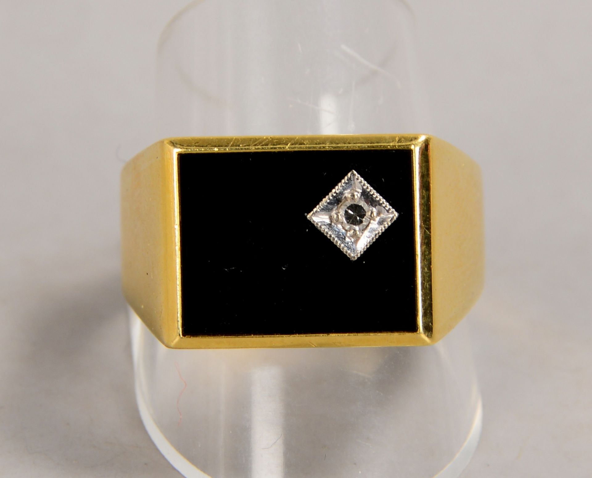 Herrenring, 585 GG (gest.), mit Onyxplatte, mit Diamant/Achtkantschliff - Bild 2 aus 2