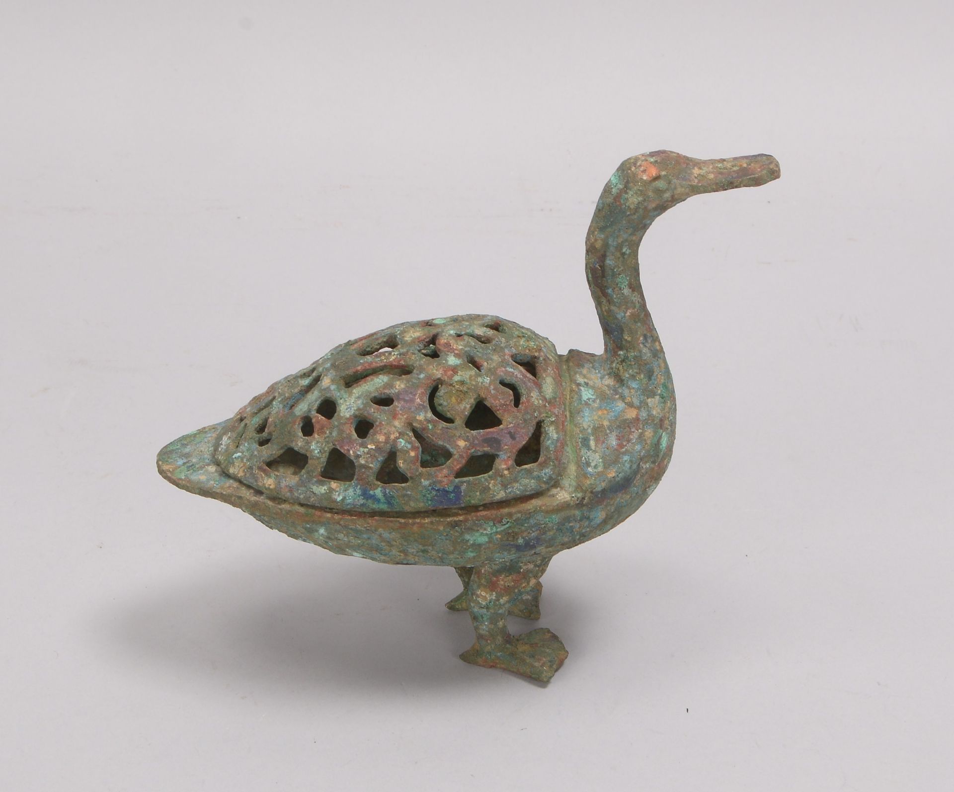 Fig&uuml;rliches R&auml;uchergef&auml;&szlig; (China, wohl 16. Jahrhundert), Bronze, in Gestalt eine - Image 2 of 2
