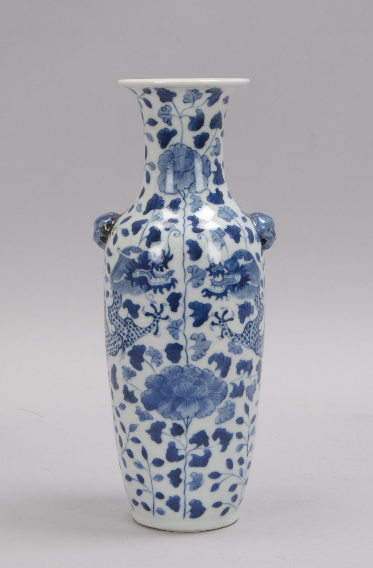 Porzellanvase (China, Qing-Dynastie - mit Vier-Zeichen-Marke), Dekor in Blau