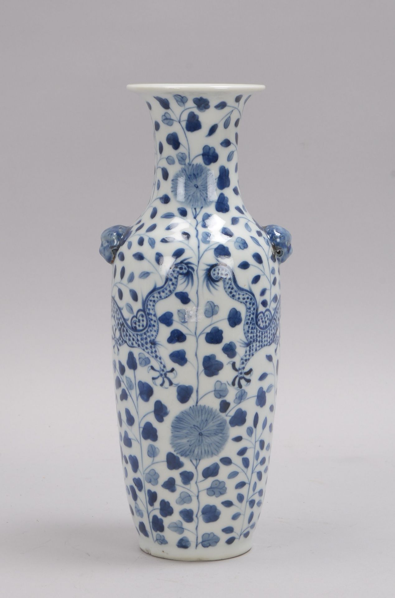 Porzellanvase (China, Qing-Dynastie - mit Vier-Zeichen-Marke), Dekor in Blau - Image 2 of 3