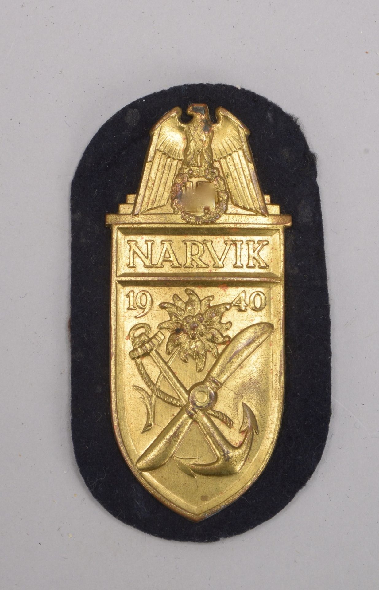 Sammler-Abzeichen (II. WK/1940), Kriegsmarine, &#039;Narvikschild&#039;, Zink/vergoldet