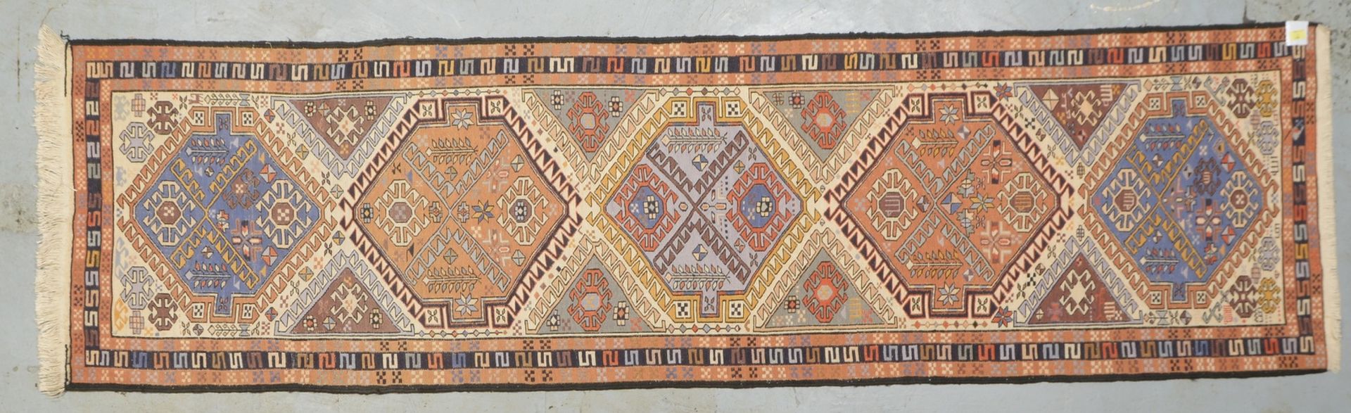 Sumakh-Galerie, mit 5x Medaillons, ringsum komplett; Ma&szlig;e 392 x 82 cm