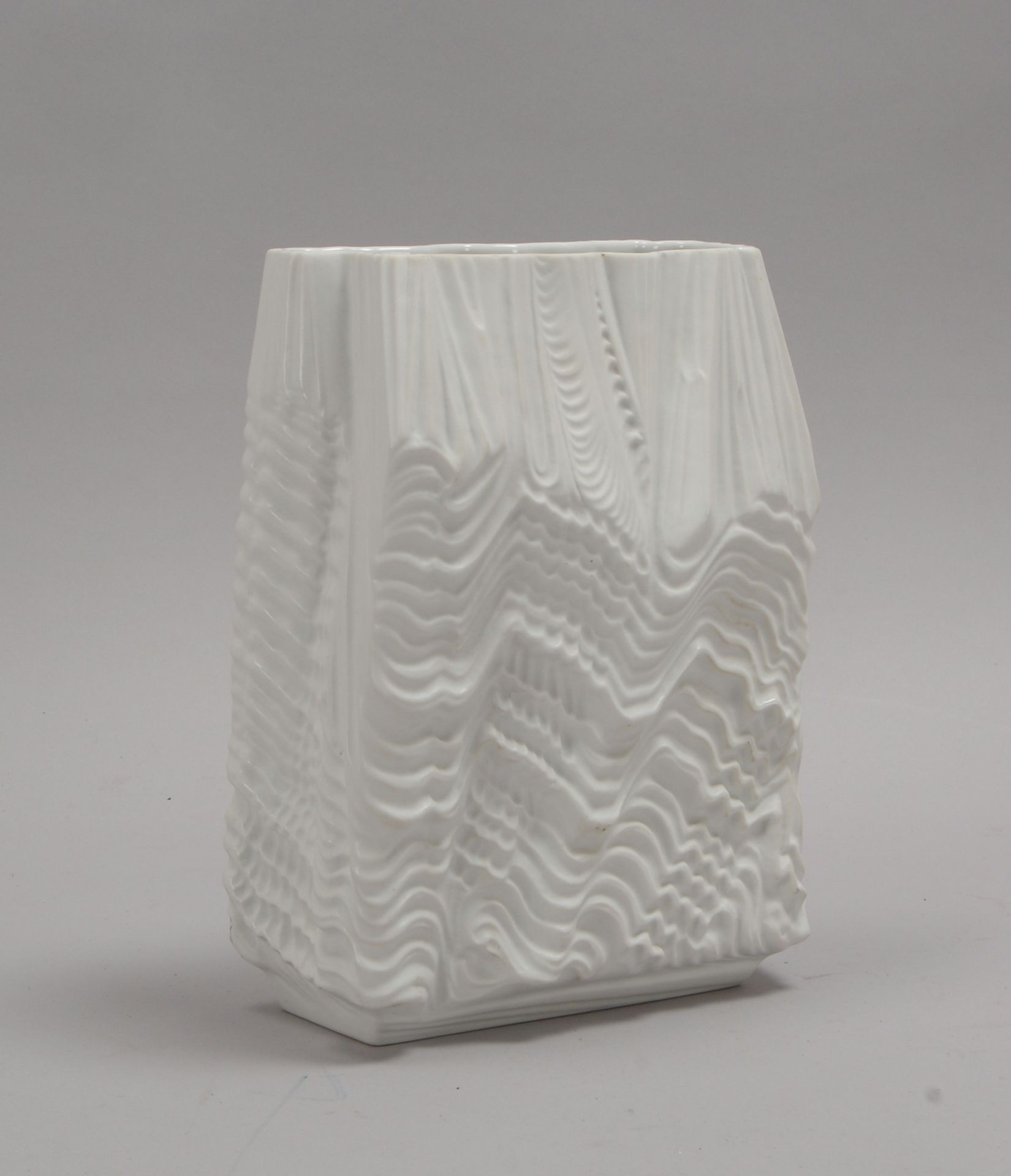 Rosenthal, Porzellanvase, rechteckige Form, umlaufend mit Wellenrelief - Bild 2 aus 3
