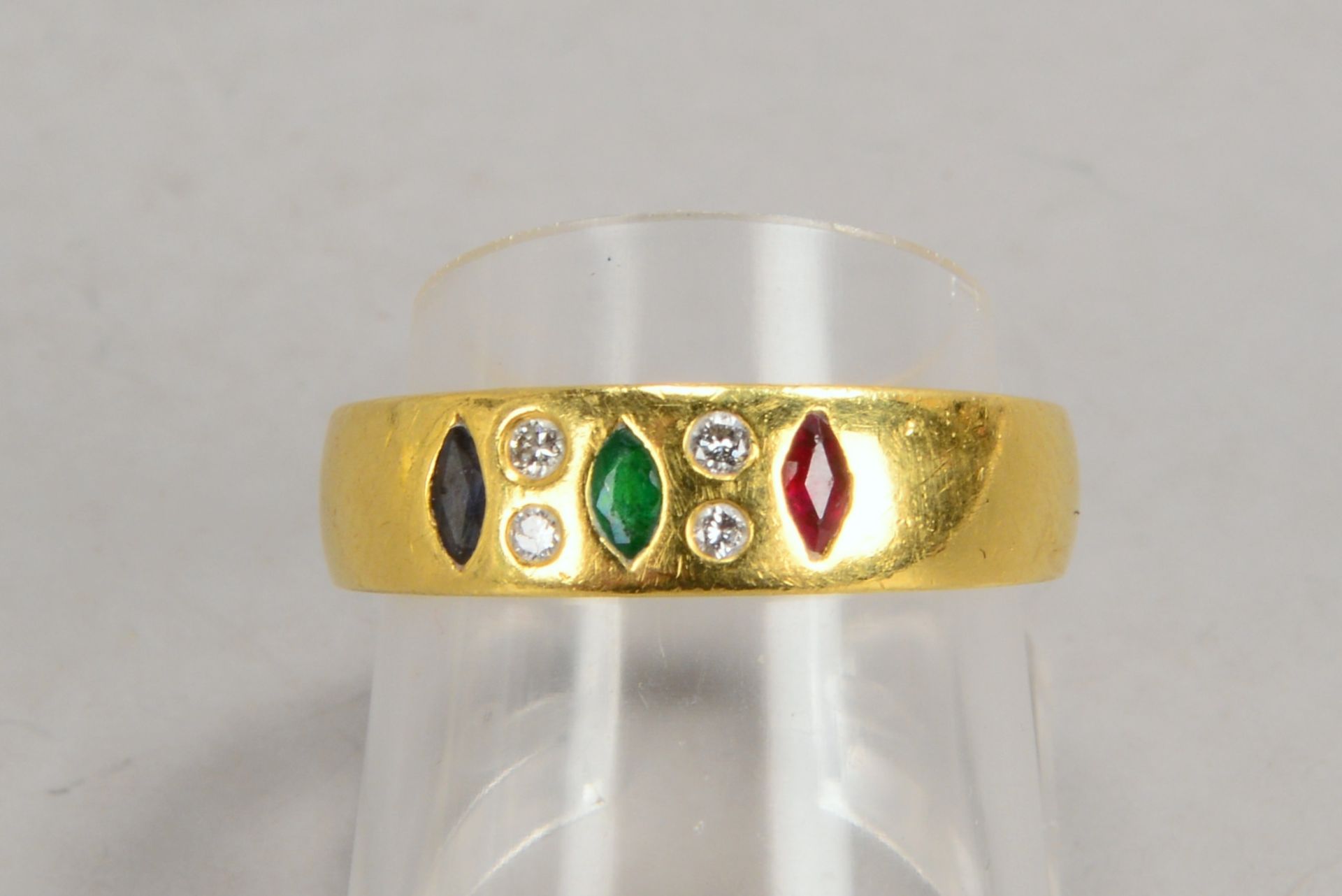 Ring, 750 GG (gest.), mit versch. Steinen (Saphir, Smaragd, Rubin, Diamant) - Bild 2 aus 2