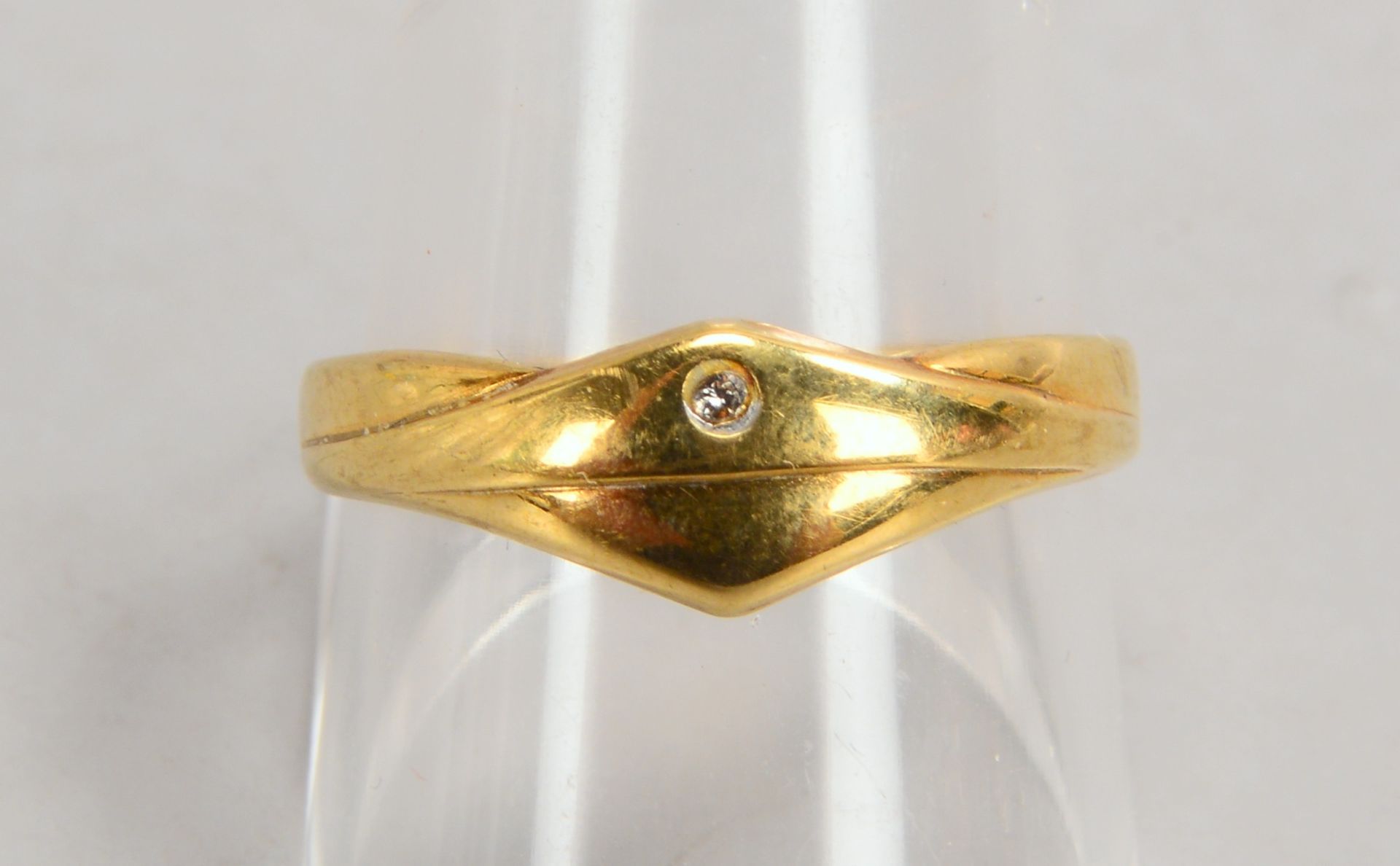 Ring, 333 GG (gest.), mit Diamantrose von 0,01 ct; RG 58, Gewicht 2,35 g - Image 2 of 2