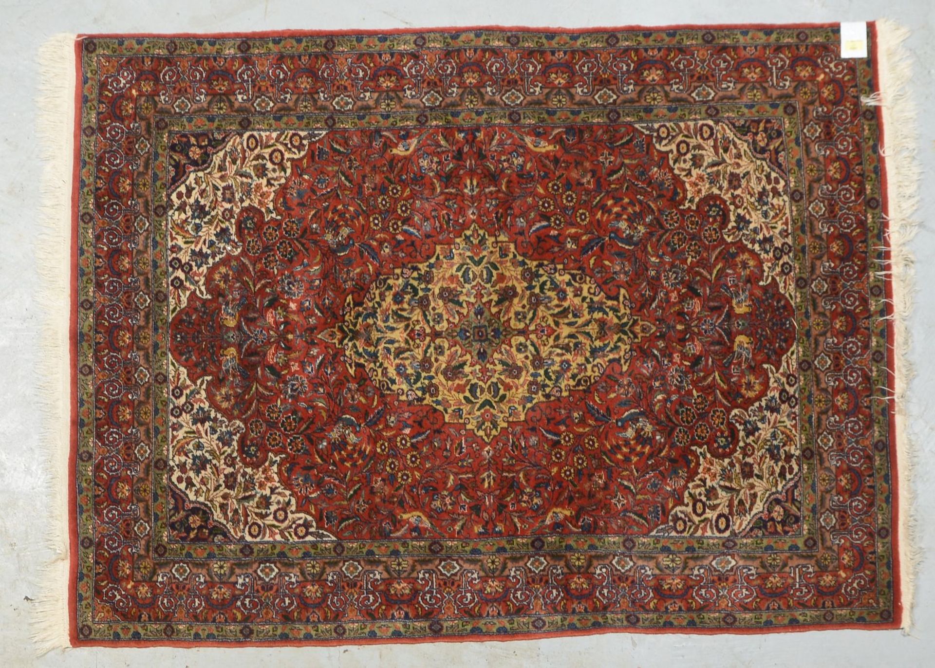 Orientbr&uuml;cke, mittelfeine Kn&uuml;pfung, Flor in gutem Zustand; Ma&szlig;e 166 x 124 cm