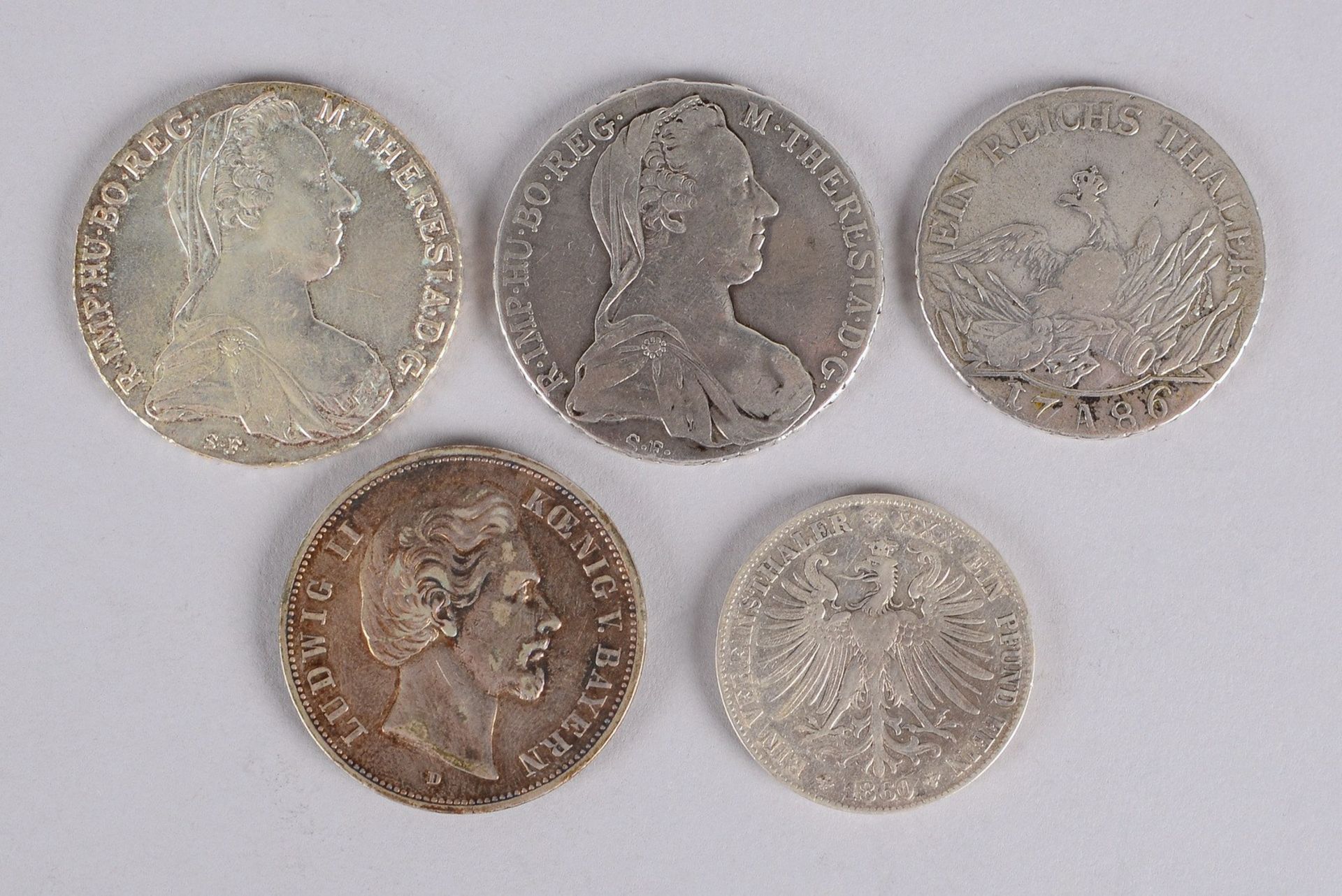 5x Silbermünzen (18./19. Jh.): 4x untersch. 'T(h)aler'/1x '5 Mark Deutsches Reich'
