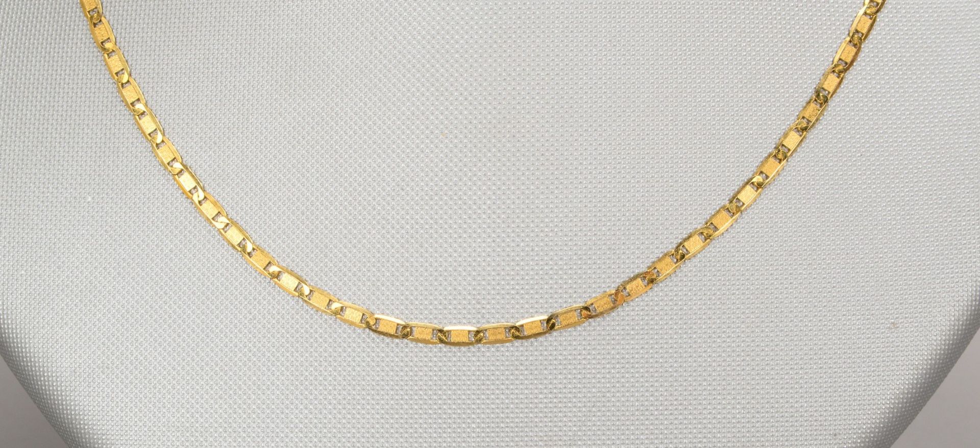 Halskette, 585 GG (gestempelt), flache Glieder, mit Karabinerschlie&szlig;e; L&auml;nge 53 cm, Gewic - Image 2 of 2