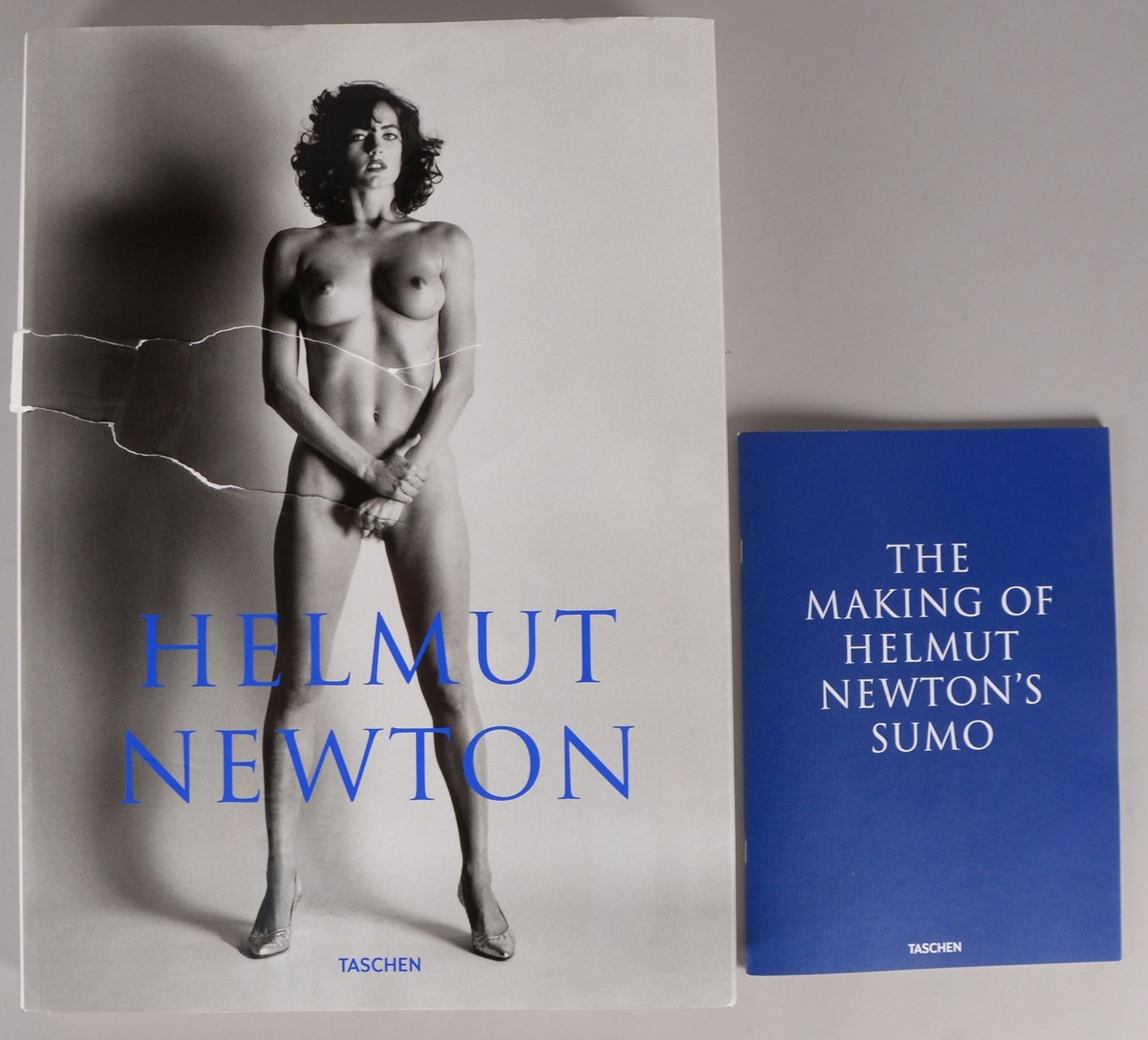 Fotokunst: Newton, Helmut, Bildband &#039;Baby Sumo&#039;, limit. Sonderauflage/mit Podest - Image 2 of 2