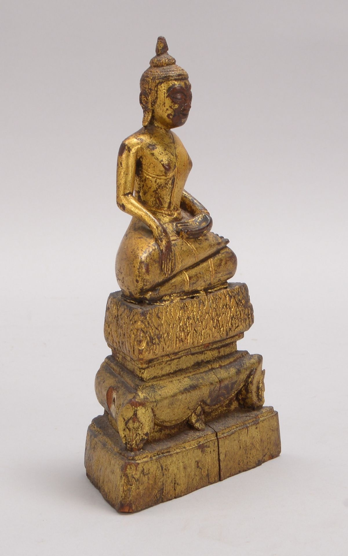 Holzskulptur (Thailand), 'Sitzender Buddha', Figur goldgefasst; Höhe 23 cm - Bild 2 aus 2