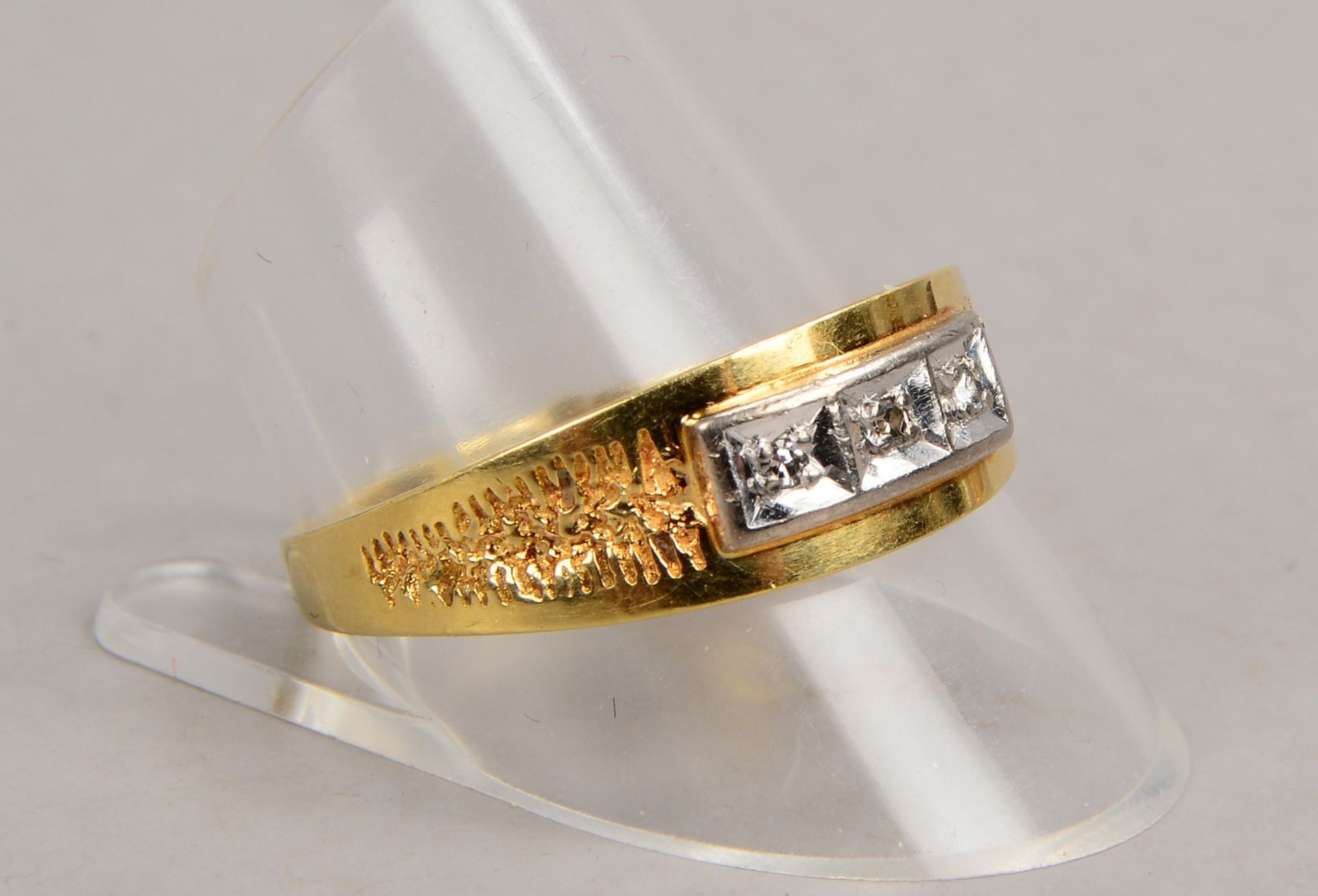 Ring, 585 GG/WG (gest.), mit 3x kleinen Brillanten im Achtkantschliff; RG 64